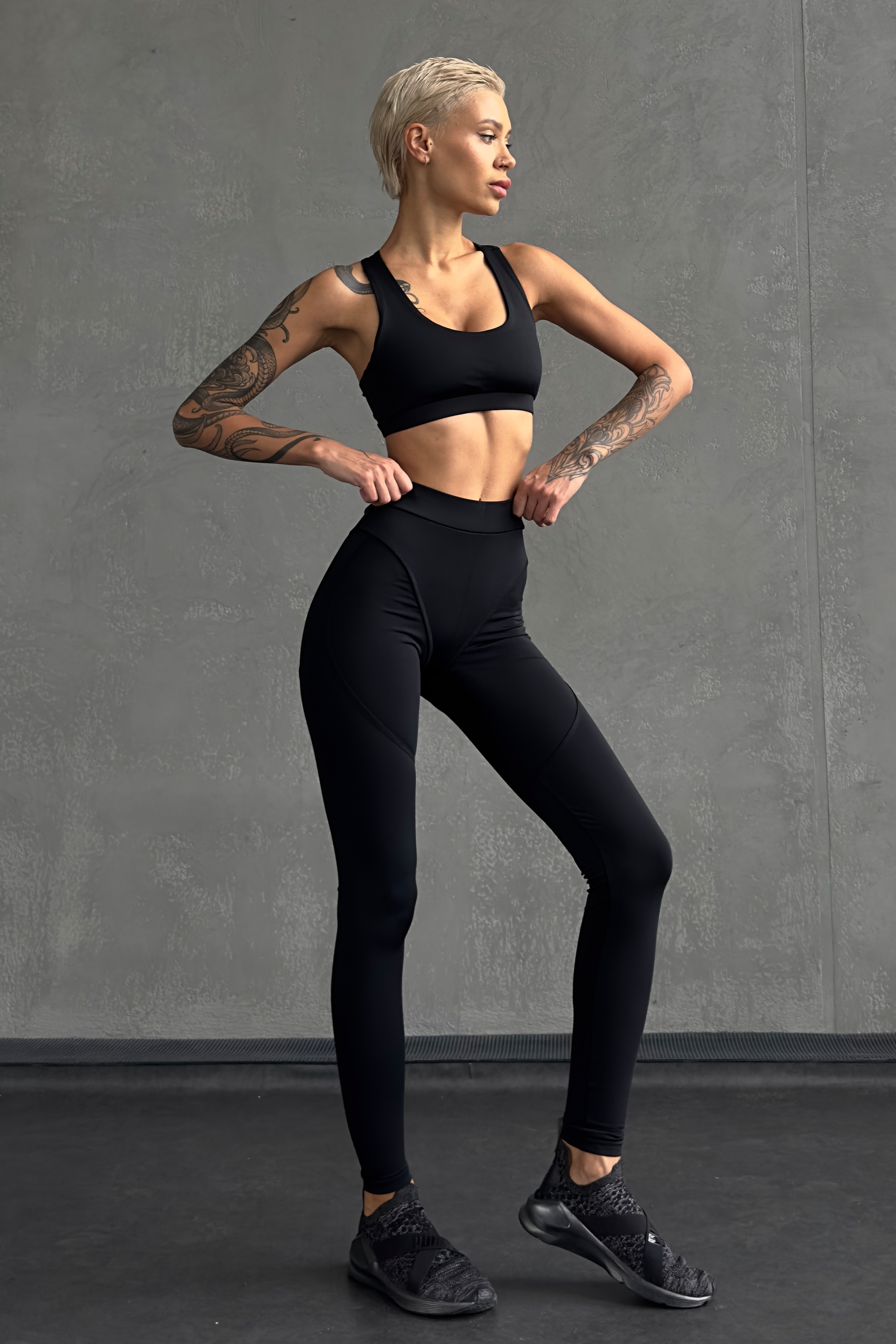 GalaxyX Push Up Contrast Contour Seam Leggings in Black