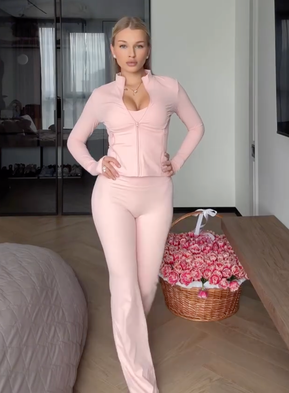 Candy Flow Flared Leggings in Light Peach