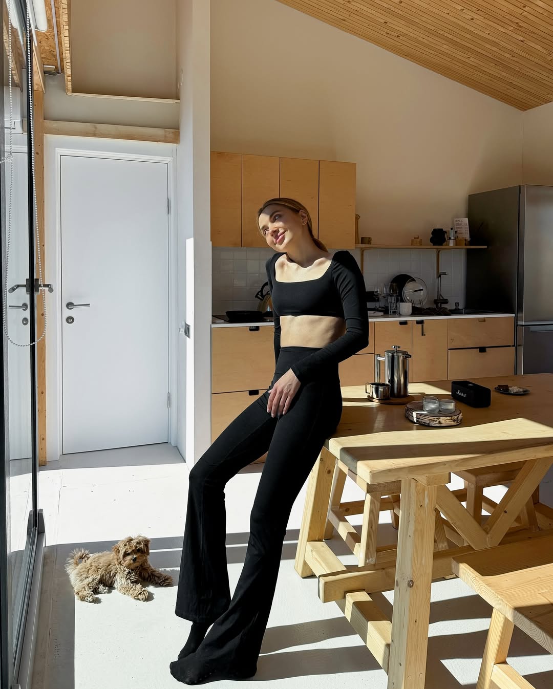 Diva Long-Sleeve Crop Top in Black