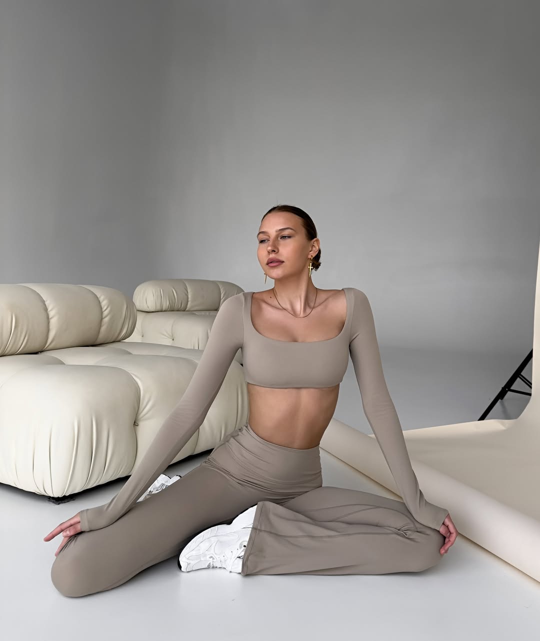 Diva Long-Sleeve Crop Top in Nude