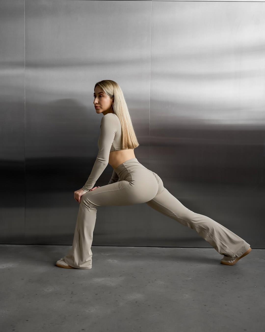 Diva Long-Sleeve Crop Top in Nude