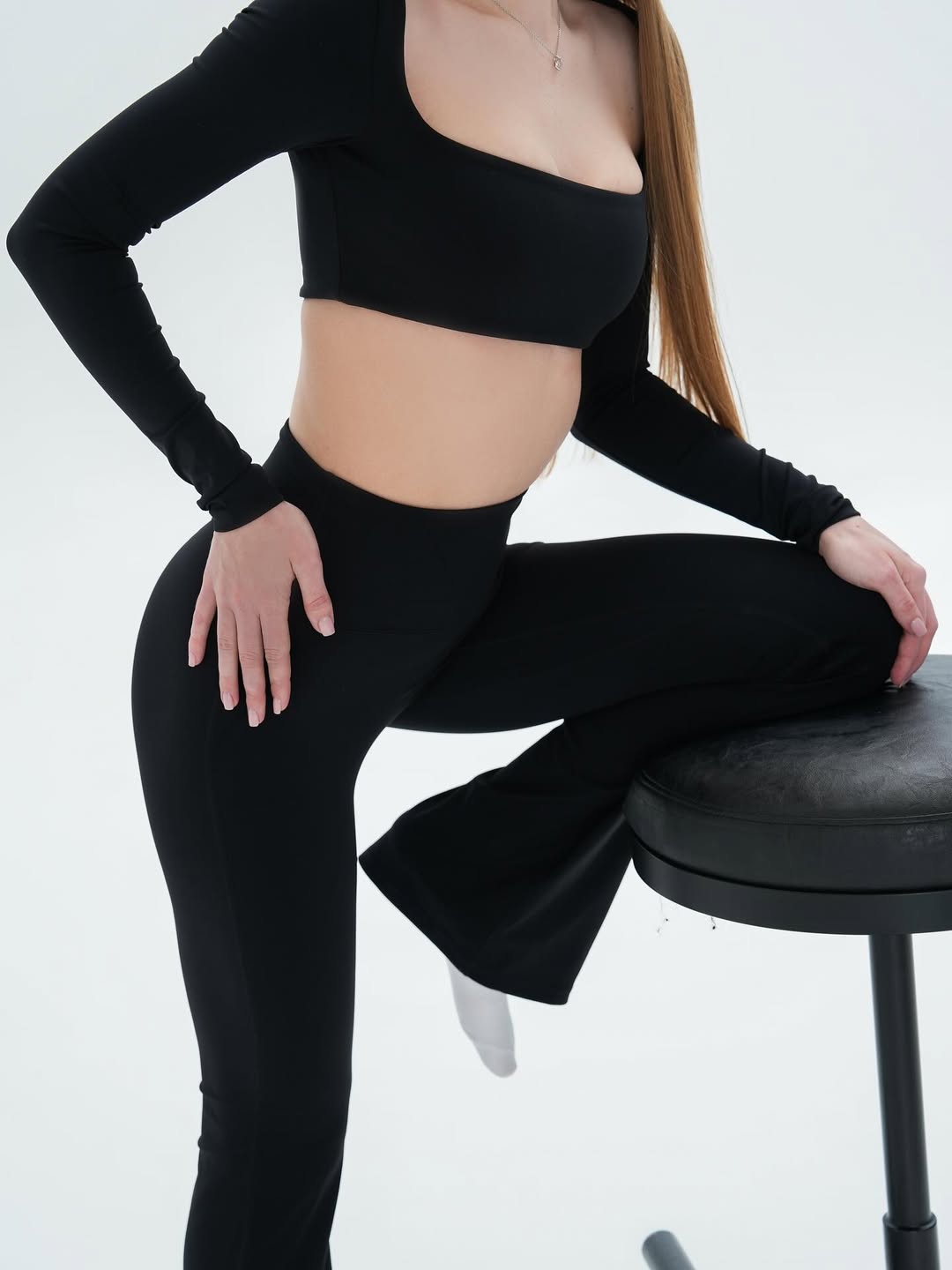 Diva Long-Sleeve Crop Top in Black