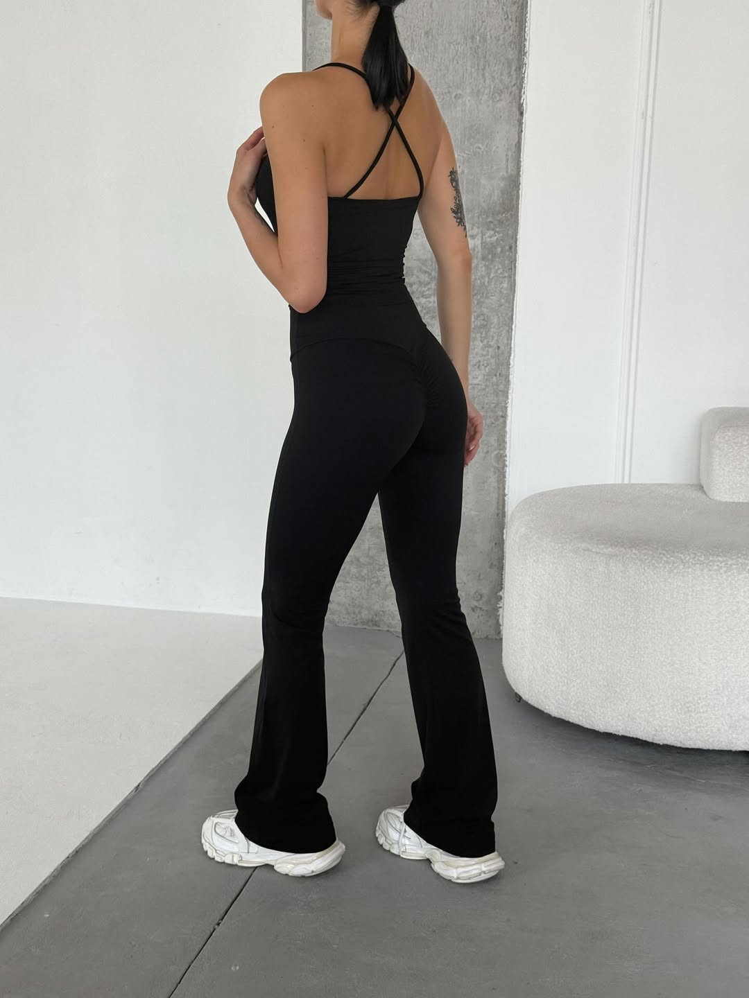 Diva Strappy Built-In Bra Tank in Black