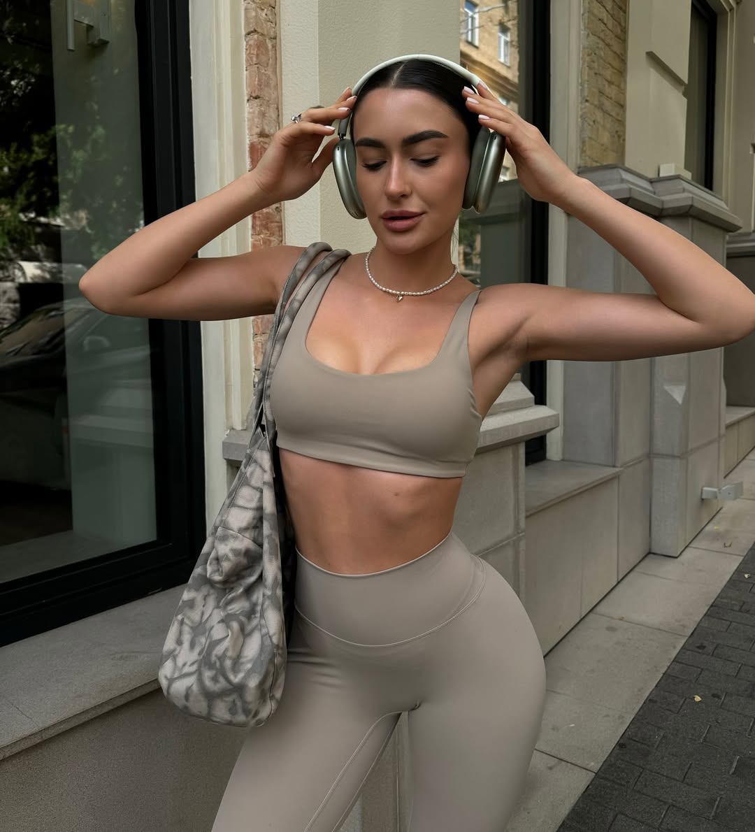 Femme High-Waist Scrunch Leggings in Nude