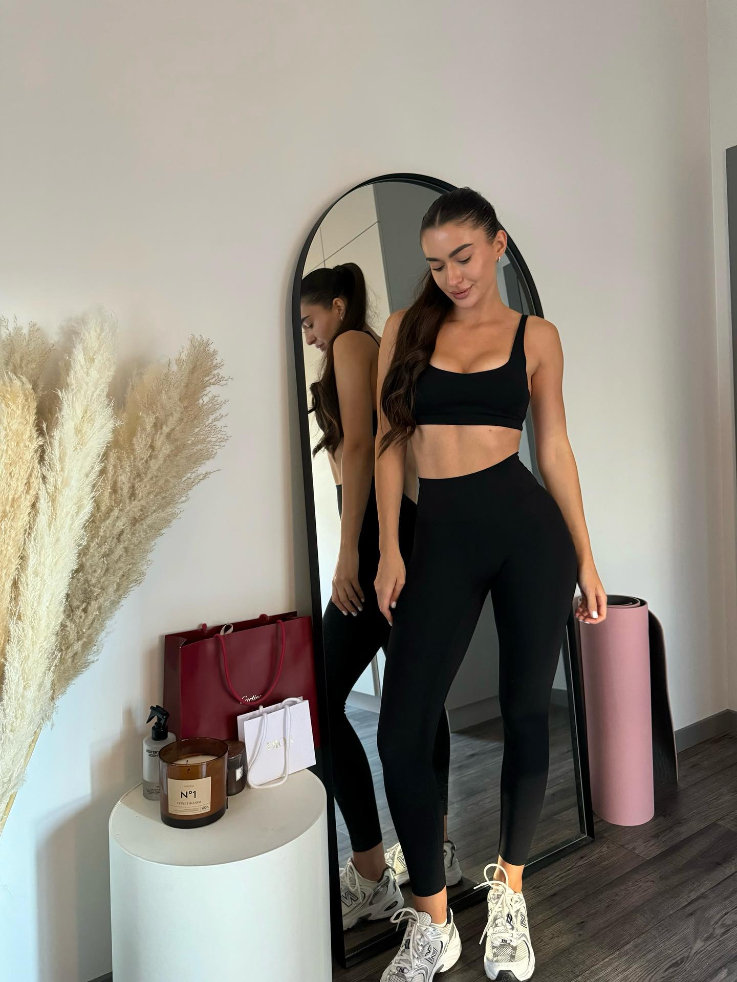 Femme High-Waist Scrunch Leggings in Black