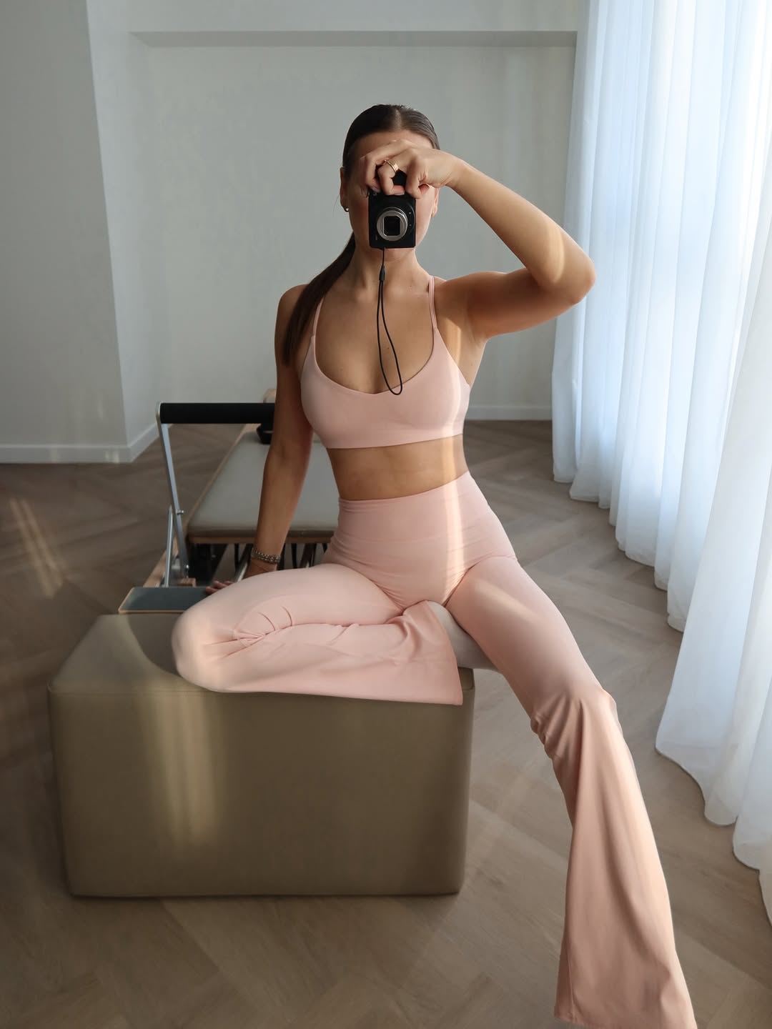 Candy Minimalist V-Neck Sports Bra in Light Peach