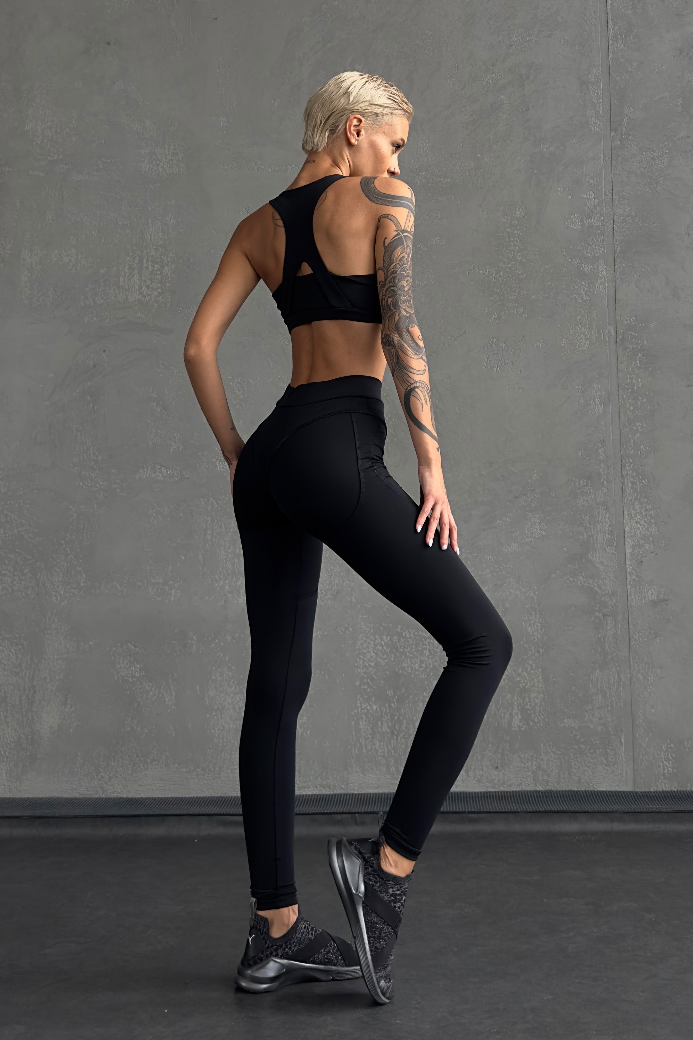 GalaxyX Push Up Contrast Contour Seam Leggings in Black