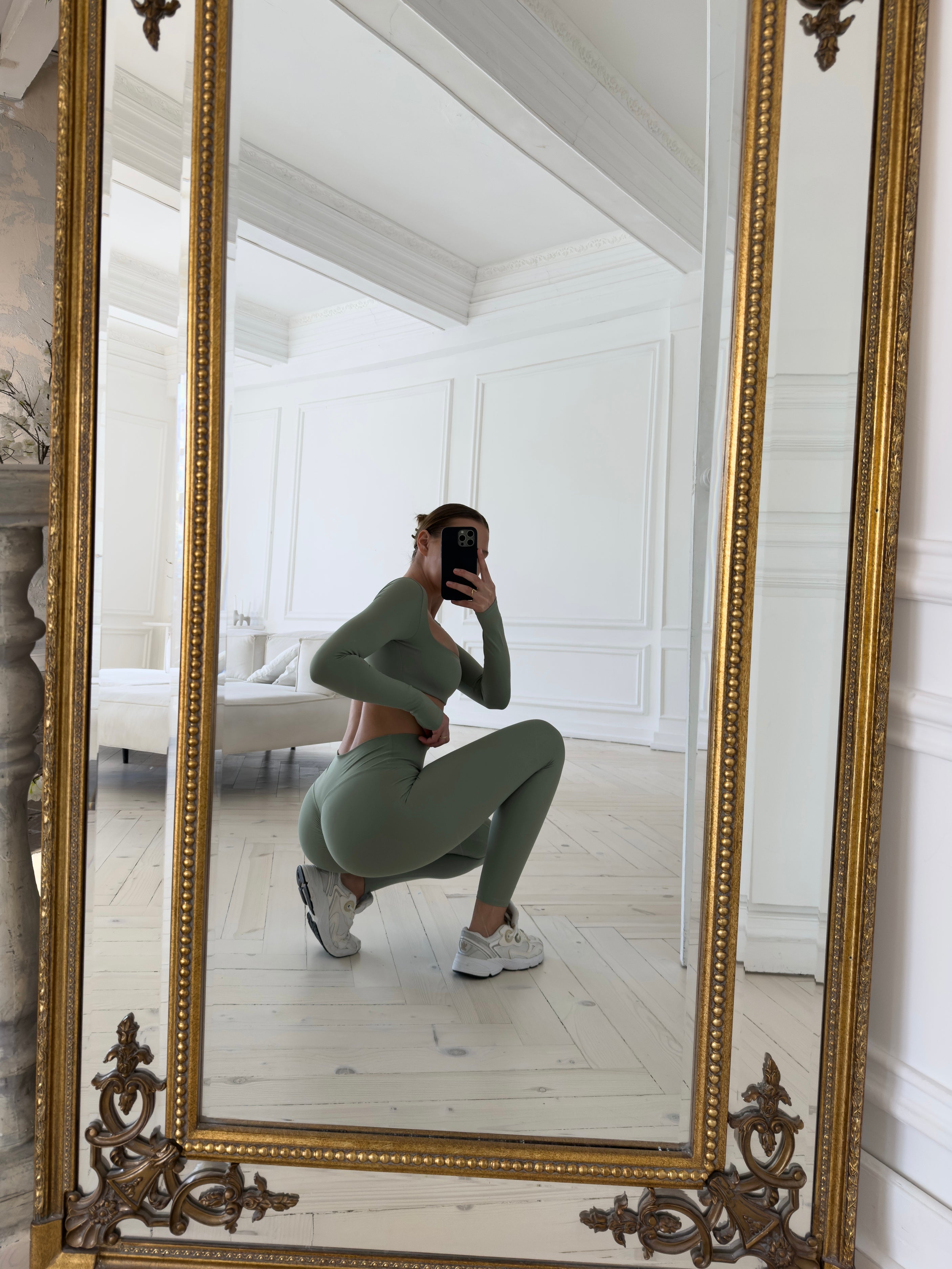 Femme Long-Sleeve Crop Top in Khaki