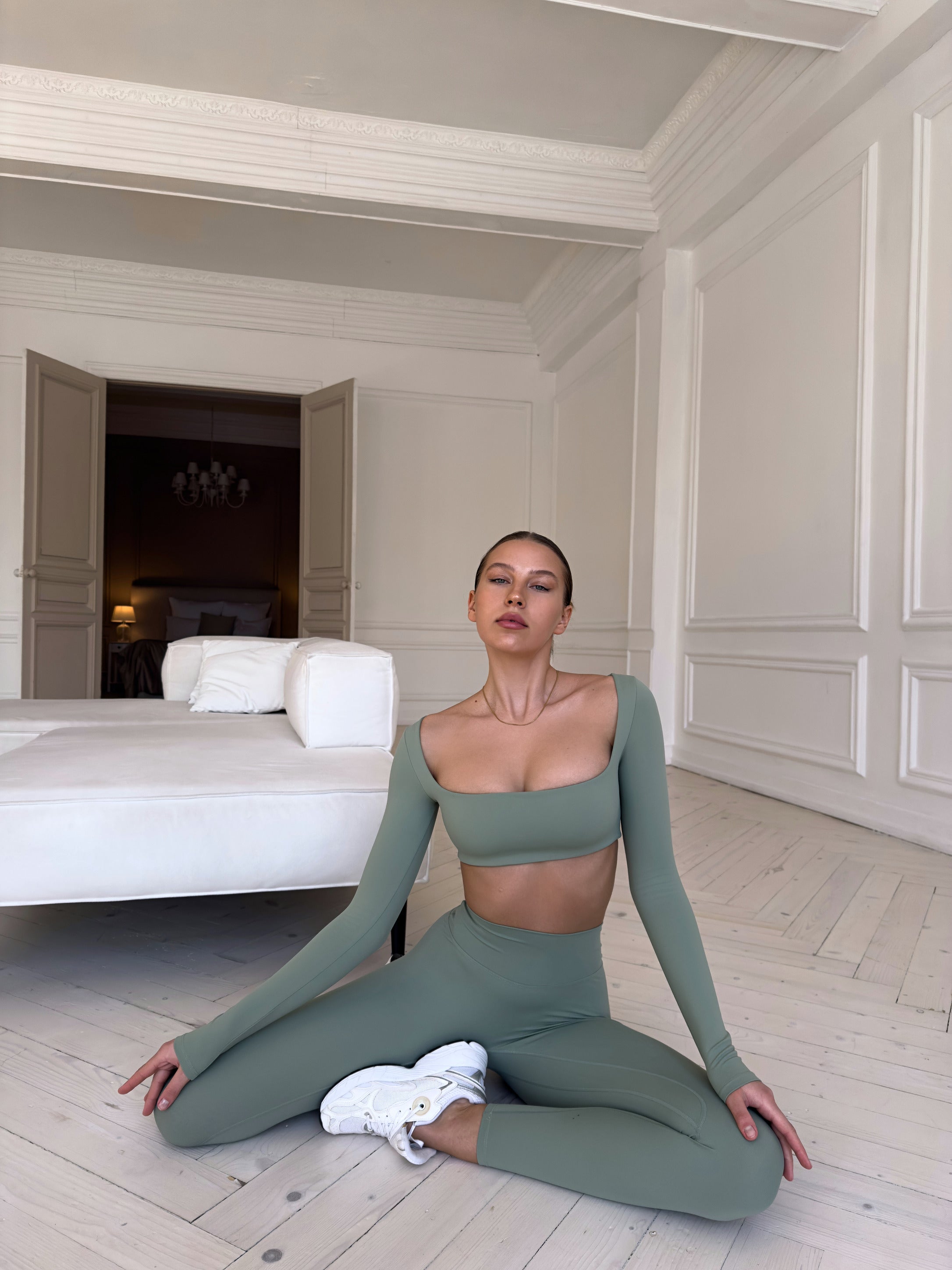 Femme Long-Sleeve Crop Top in Khaki