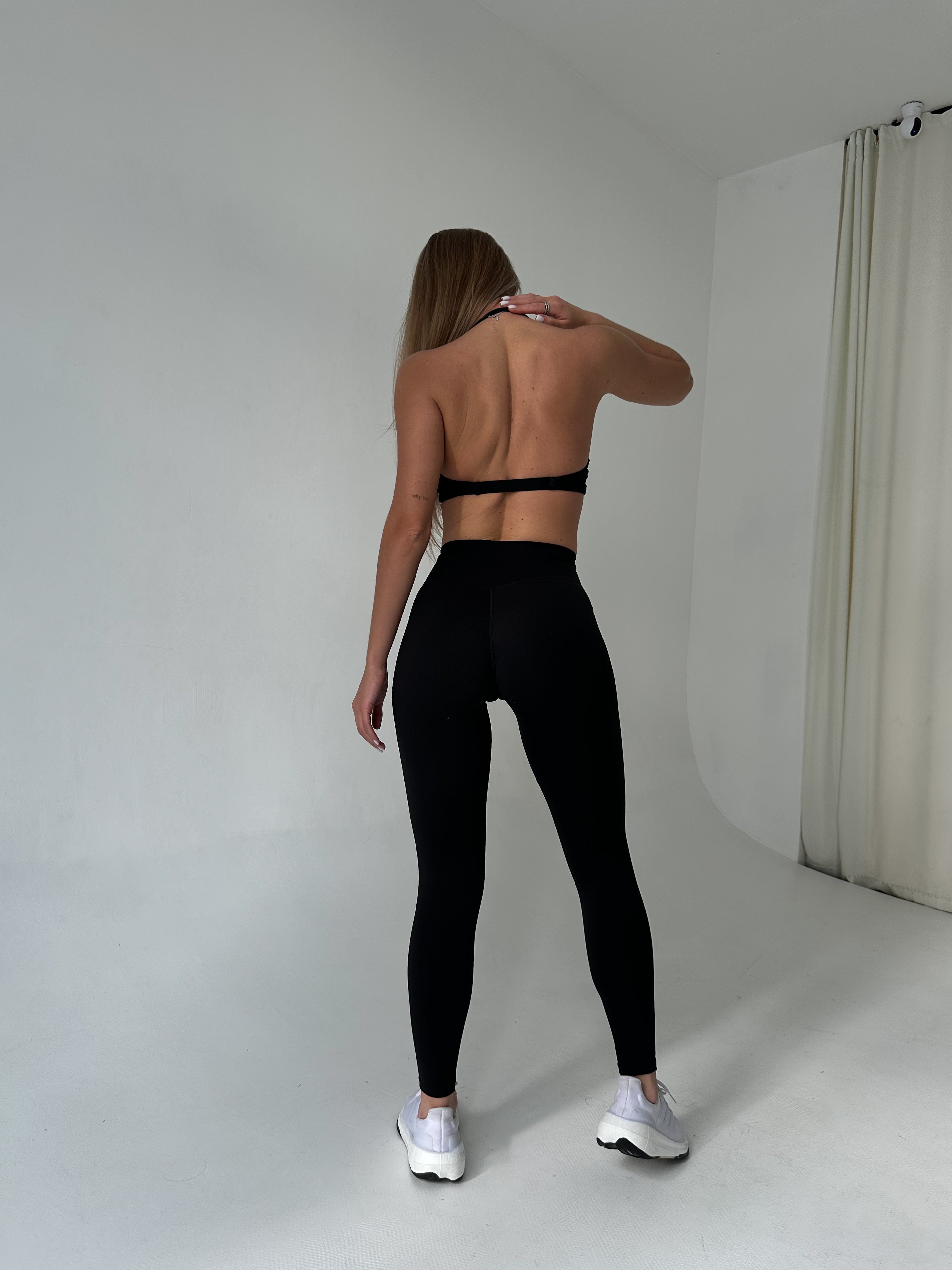 Pantera Halter Top & High-Waist Basic Leggings in Black
