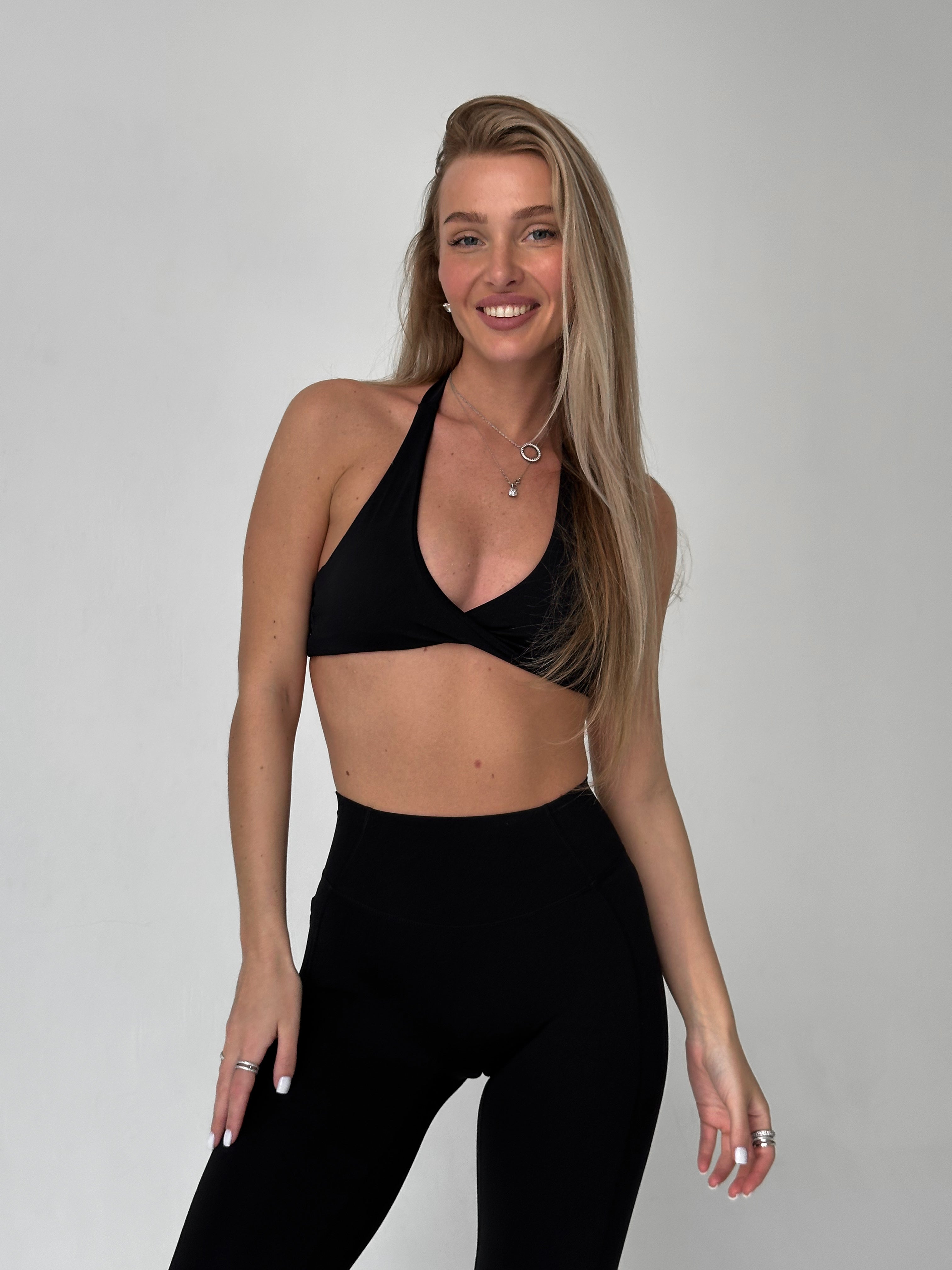 Pantera Halter Top & High-Waist Basic Leggings in Black