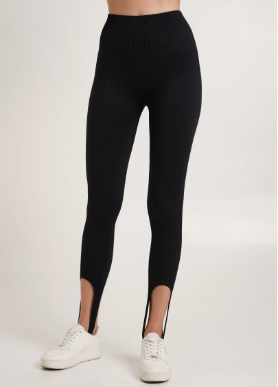 Seamless Stirrup Leggings in Black