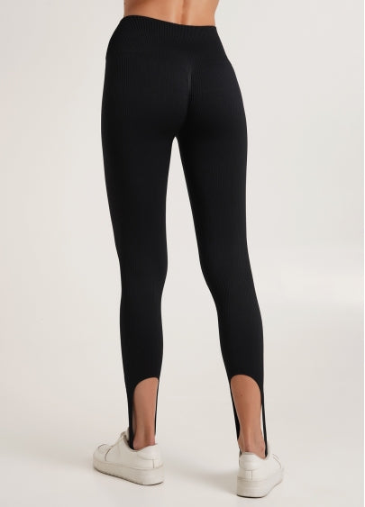 Seamless Stirrup Leggings in Black