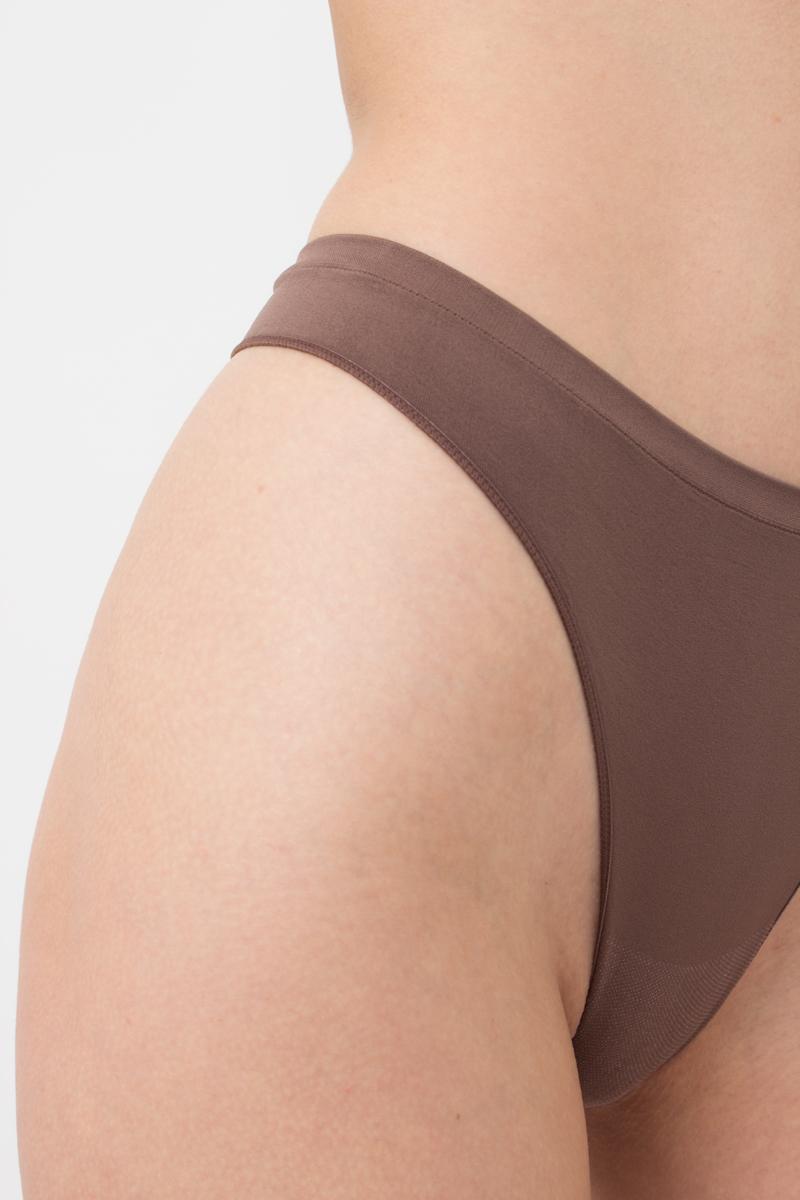 Seamless Thong Panty in Brown