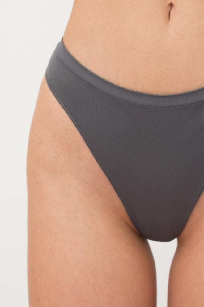 Seamless Thong Panty in Dark Gray