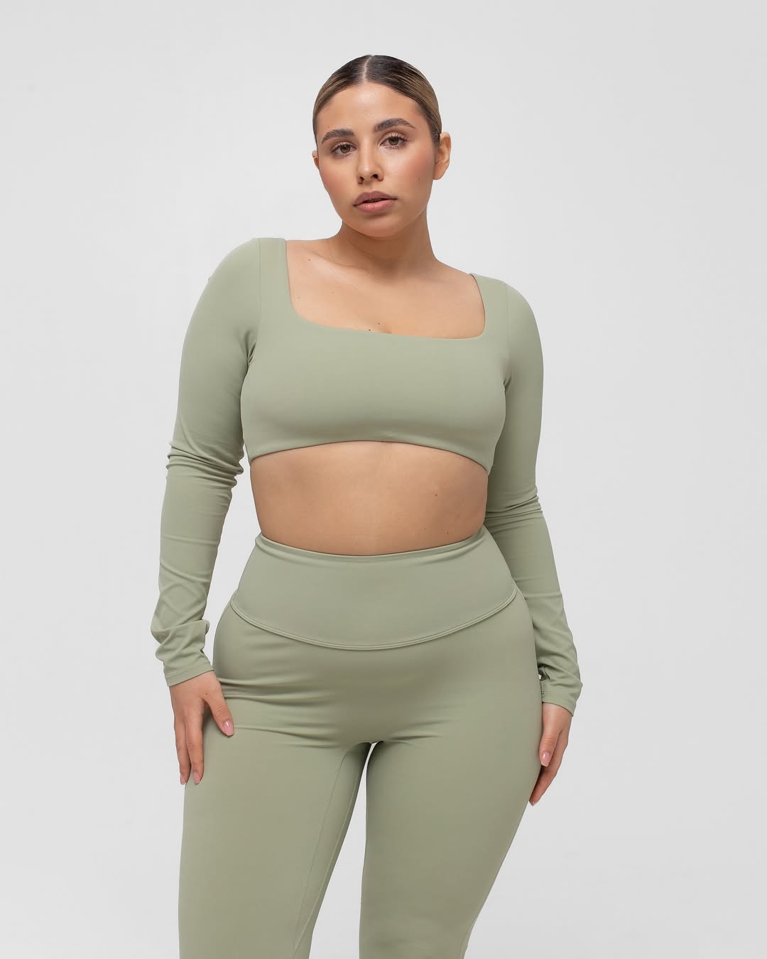 Diva Long-Sleeve Crop Top in Khaki