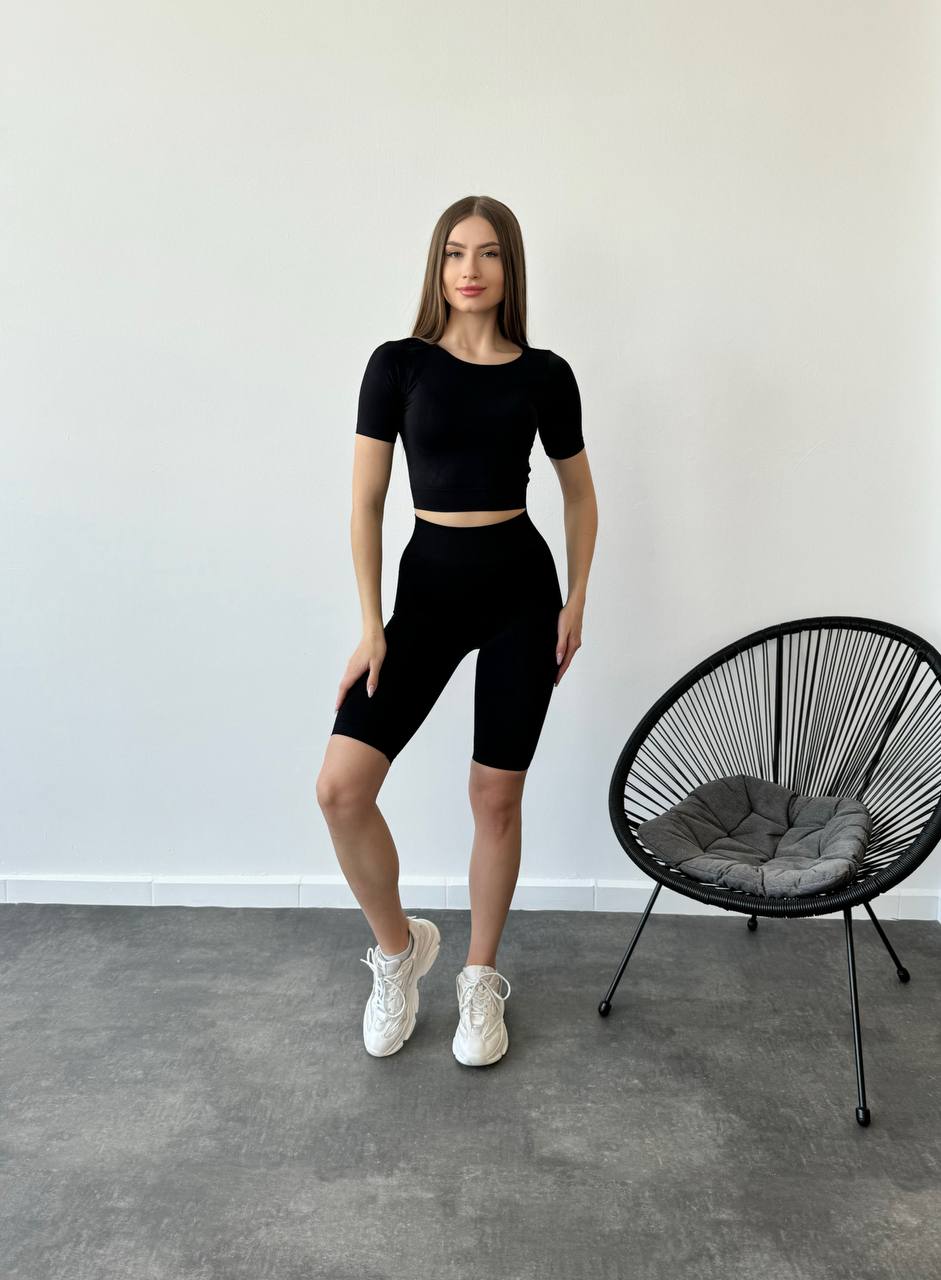 Seamless Cropped Short Sleeve Top in Black