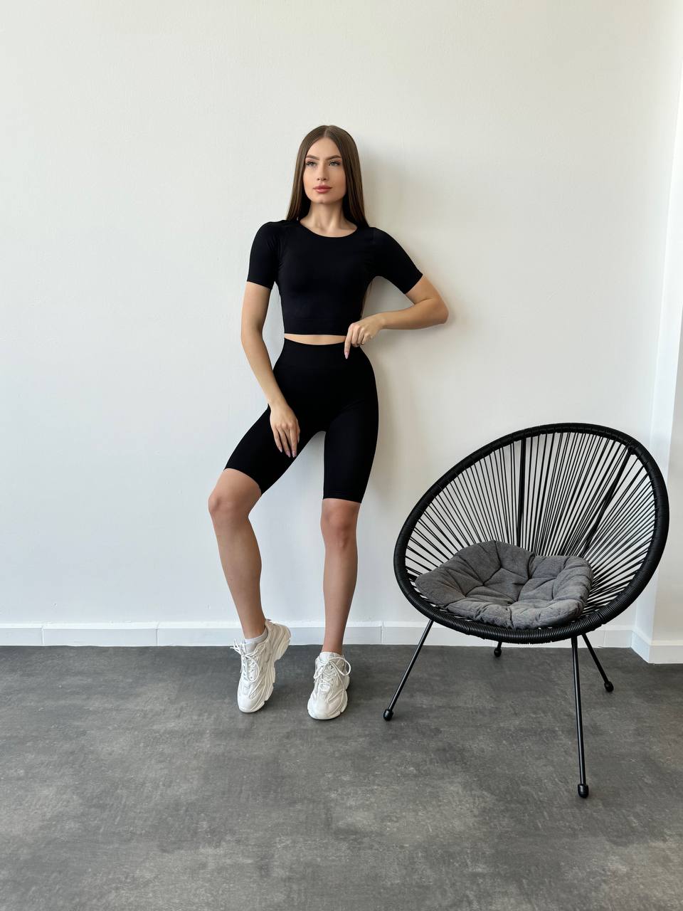 Seamless Above Knee Bike Shorts in Black