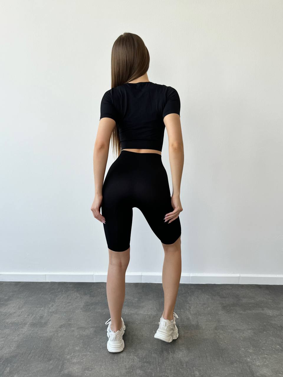 Seamless Cropped Short Sleeve Top in Black