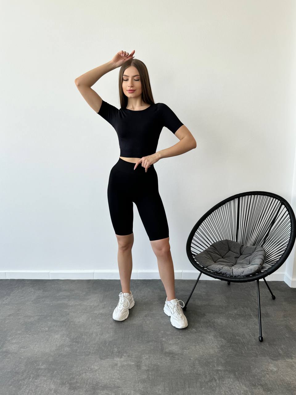 Seamless Cropped Short Sleeve Top in Black