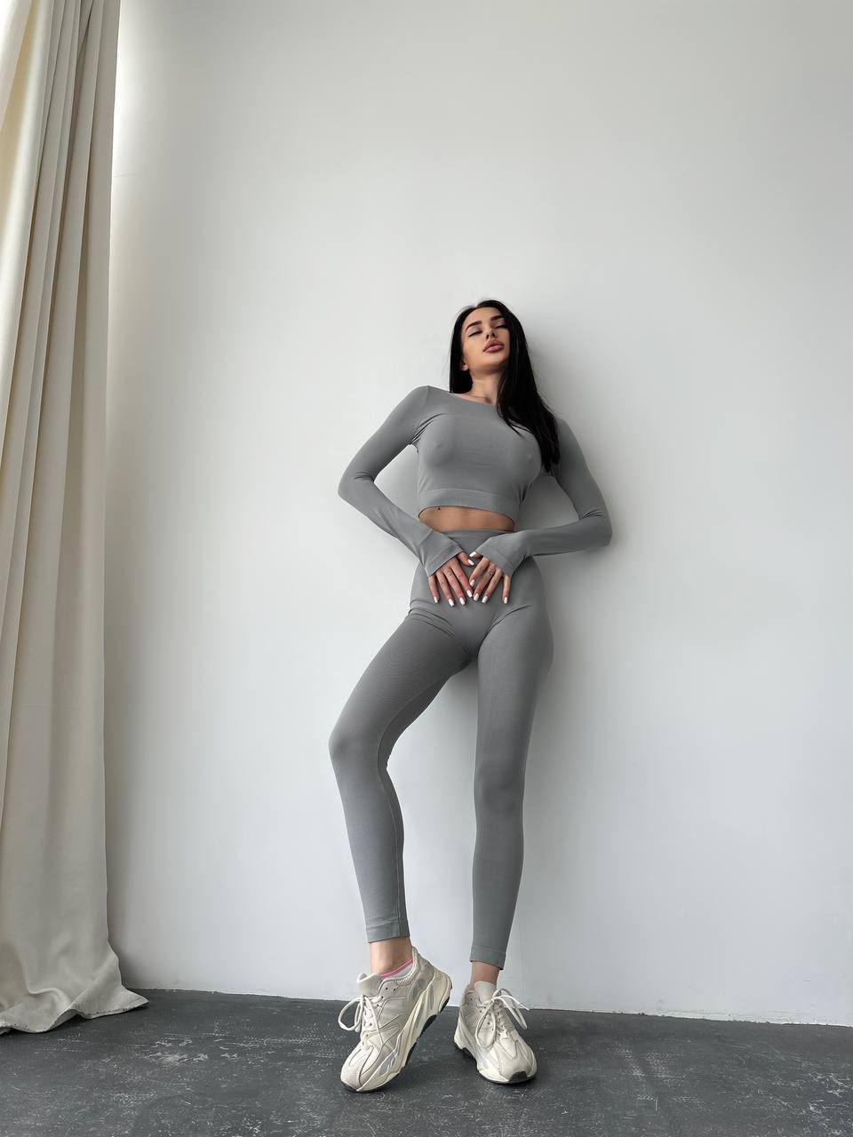 Seamless Cropped Long Sleeve Top in Gray