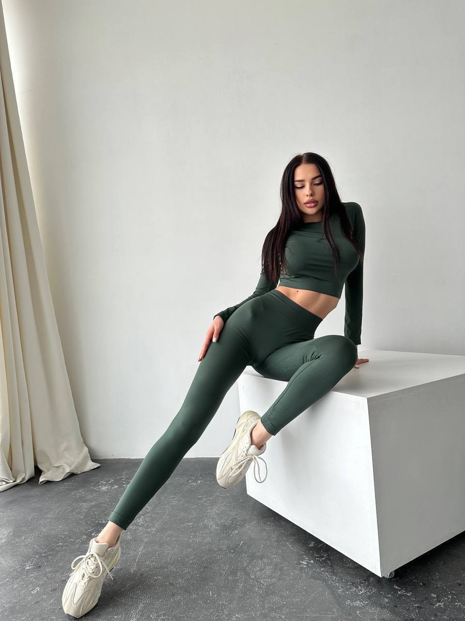 Seamless Cropped Long Sleeve Top in Forest Green