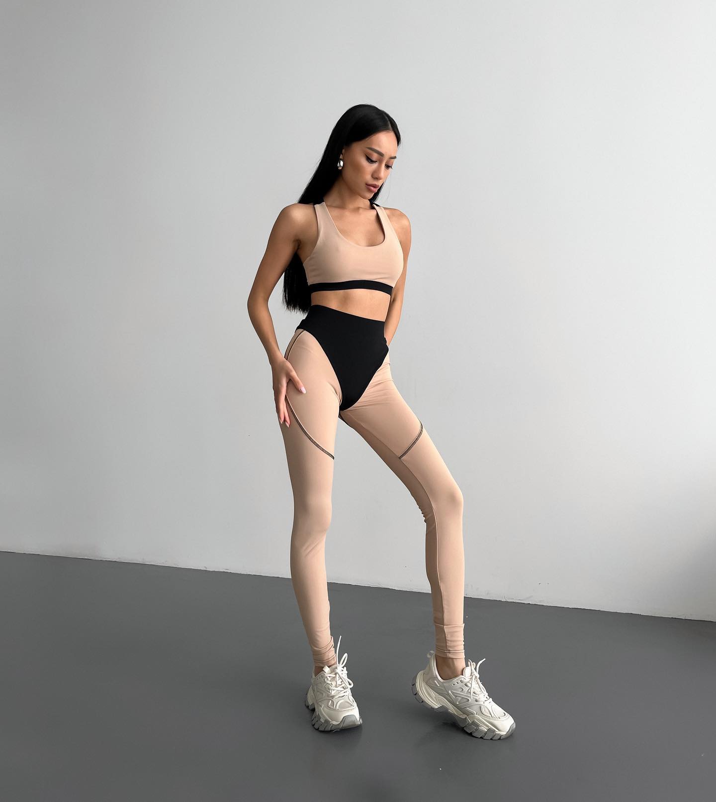 Galaxy Racerback Sports Bra & Push Up Contrast Contour Seam Leggings in Beige