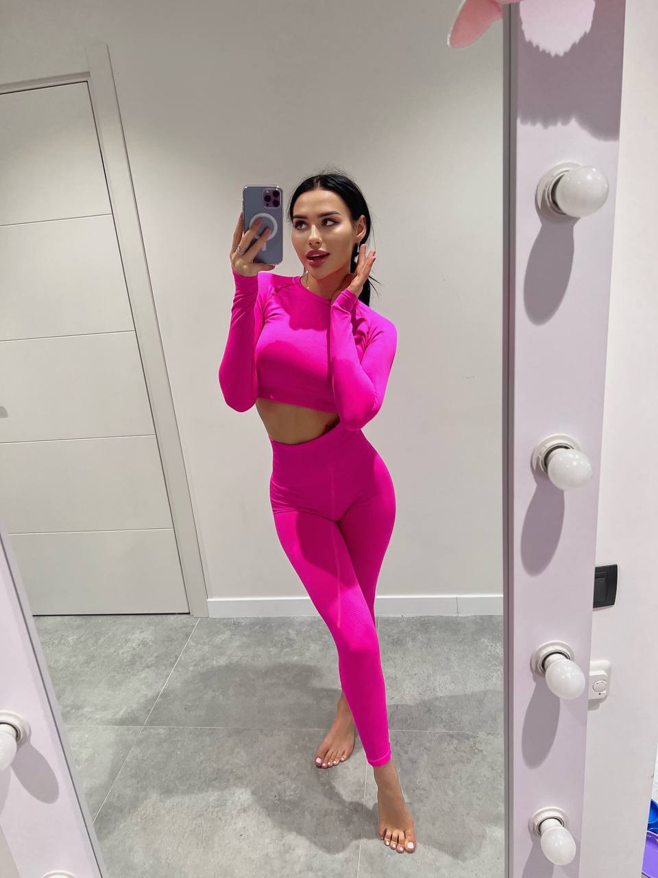 Seamless Activewear Set: Long-sleeve Top & Leggings in Fuchsia Neon Pink
