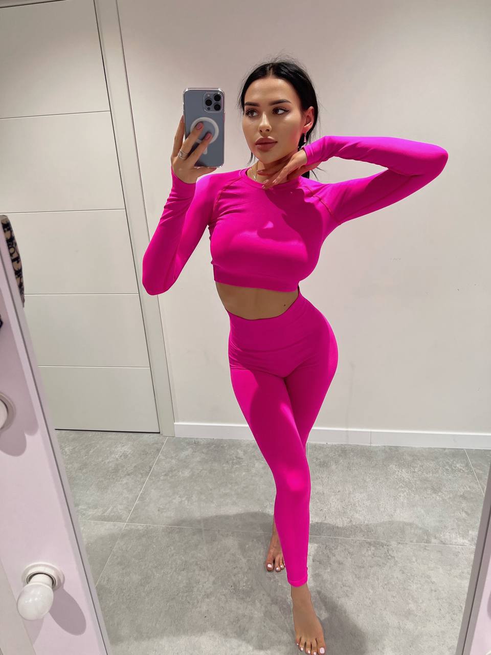 Seamless Activewear Set: Long-sleeve Top & Leggings in Fuchsia Neon Pink