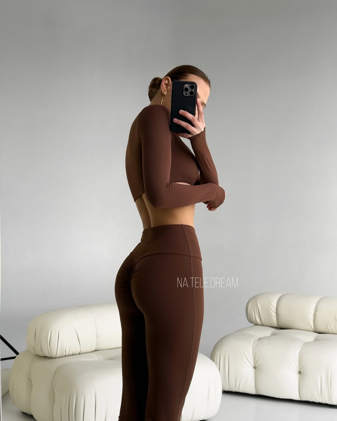 Pantera Long-Sleeve Crop Top & High-Waist Scrunch Flared Leggings in Brown