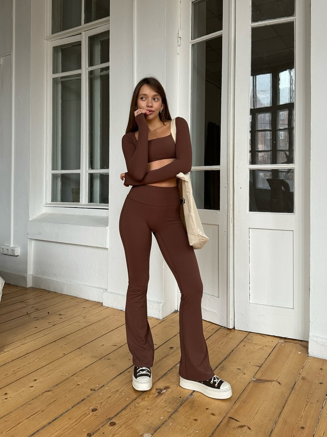 Pantera Long-Sleeve Crop Top & High-Waist Scrunch Flared Leggings in Brown