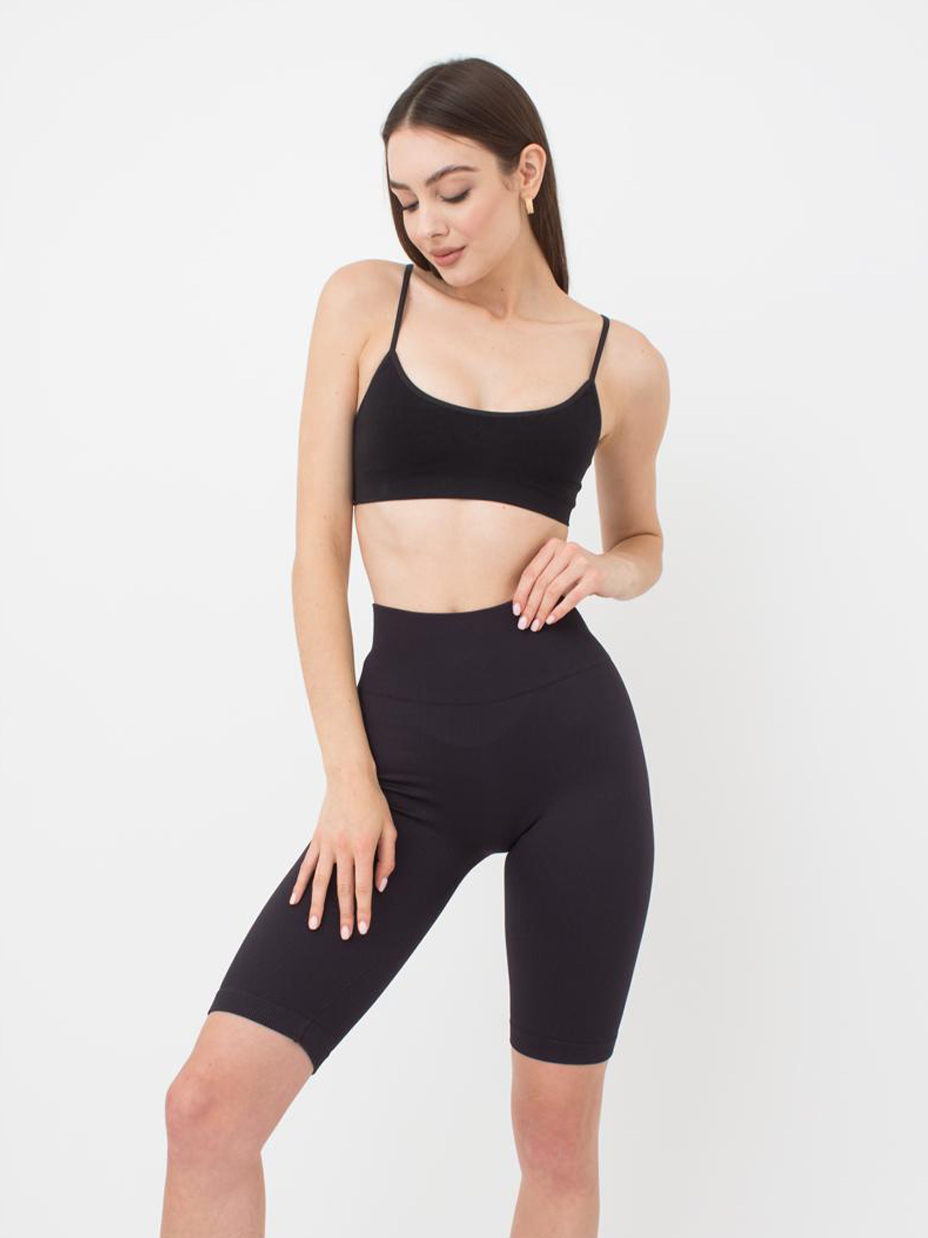 Seamless Ribbed Above Knee Bike Shorts in Black