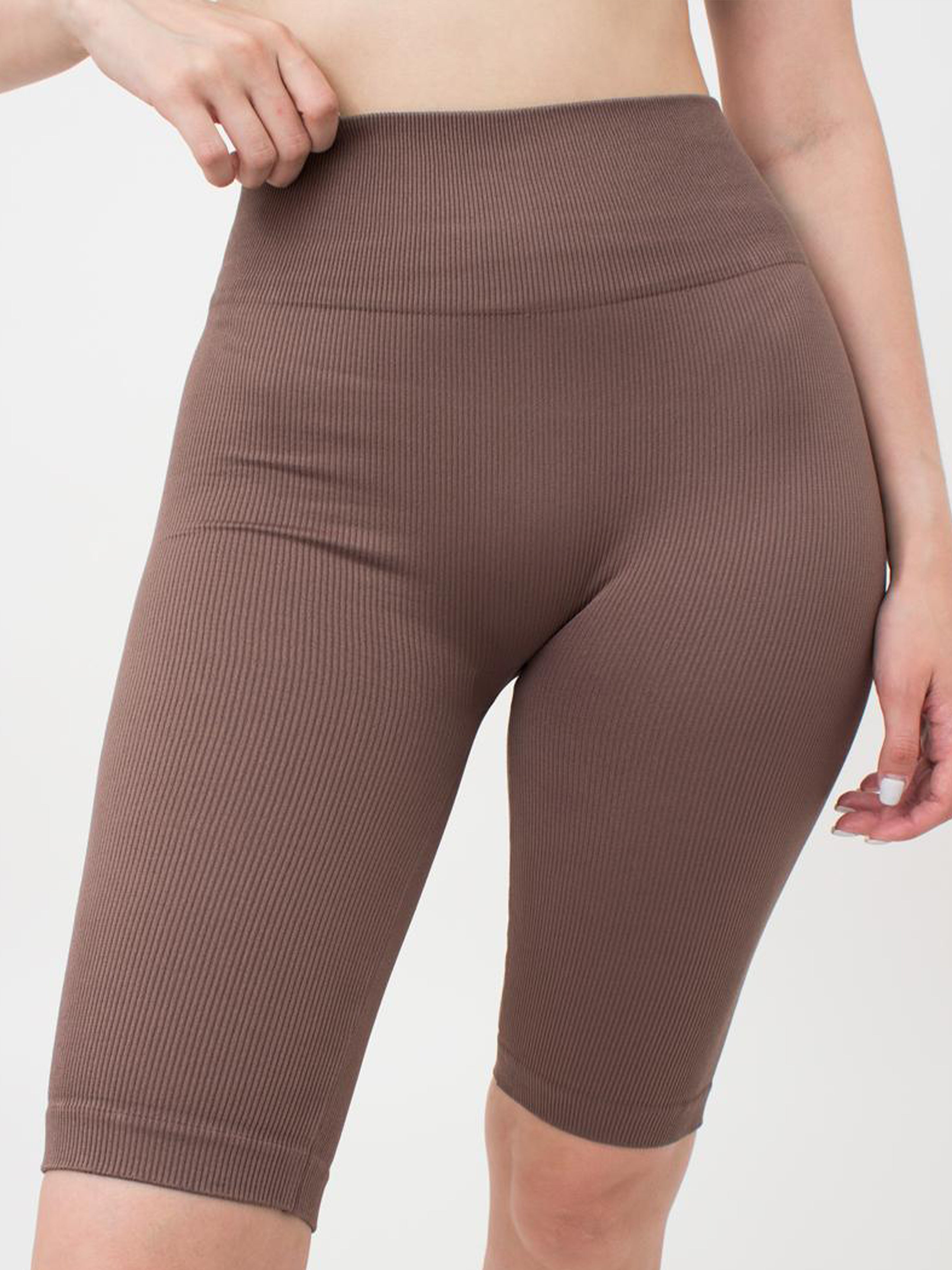 Seamless Ribbed Above Knee Bike Shorts in Brown