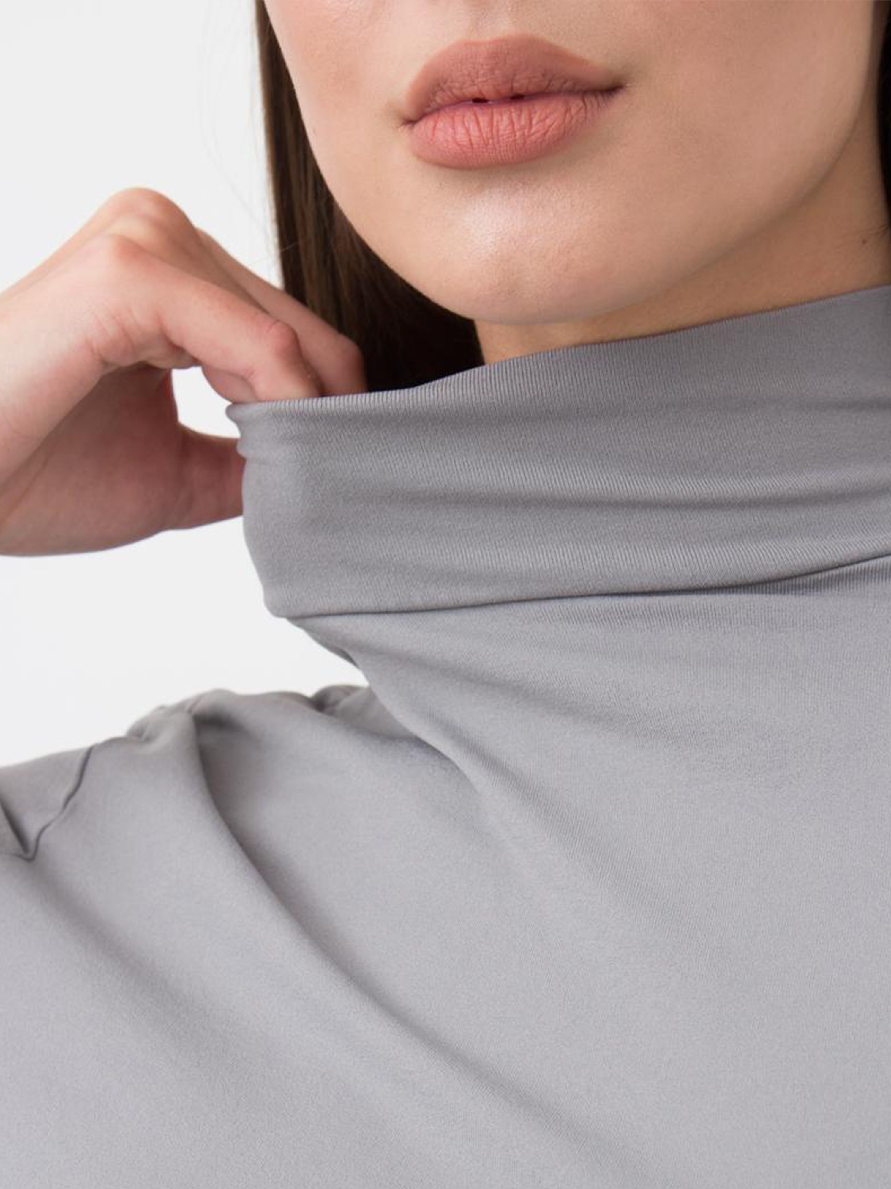 Seamless Turtleneck Long Sleeve Top in Gray