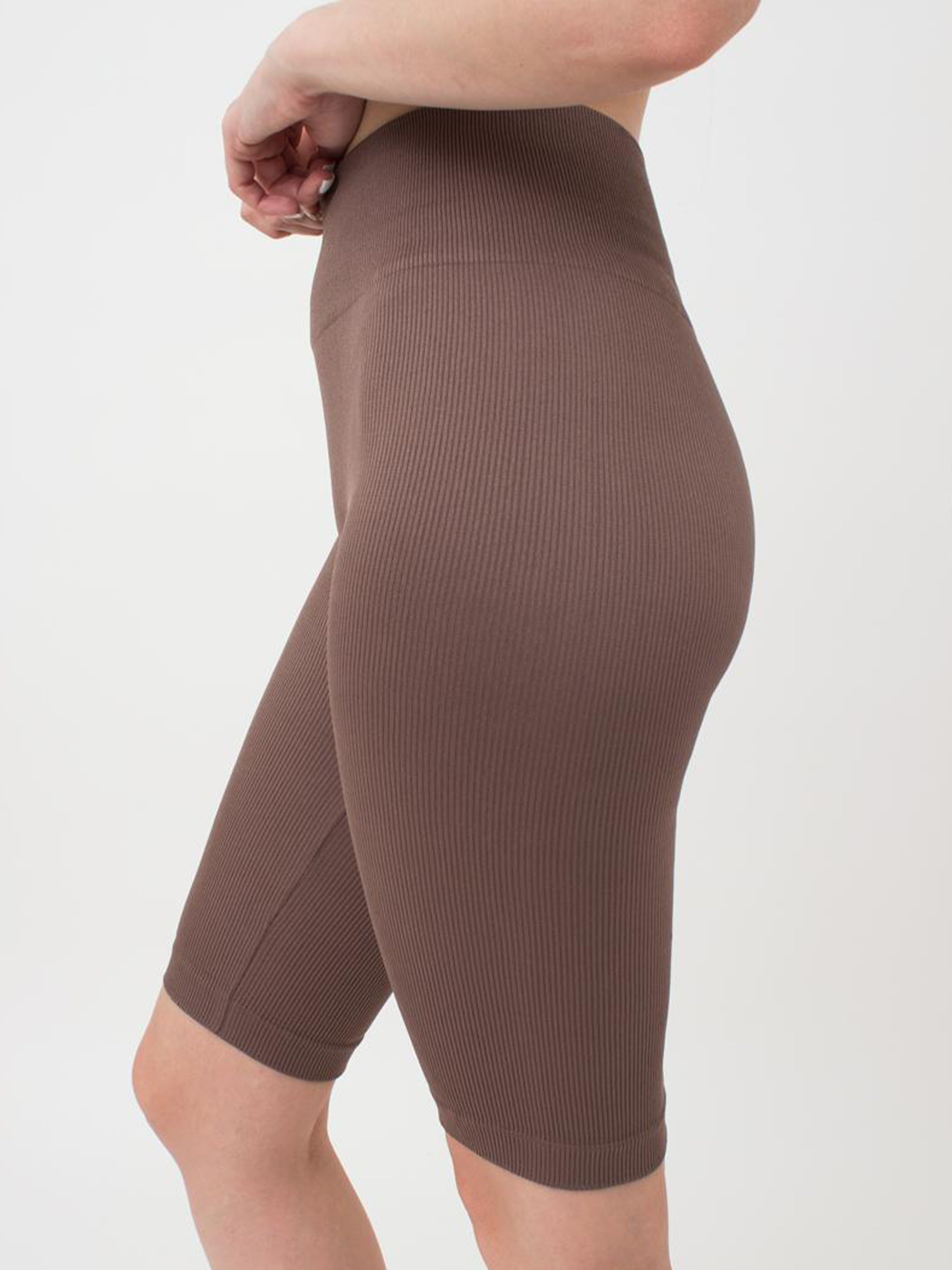 Seamless Ribbed Above Knee Bike Shorts in Brown