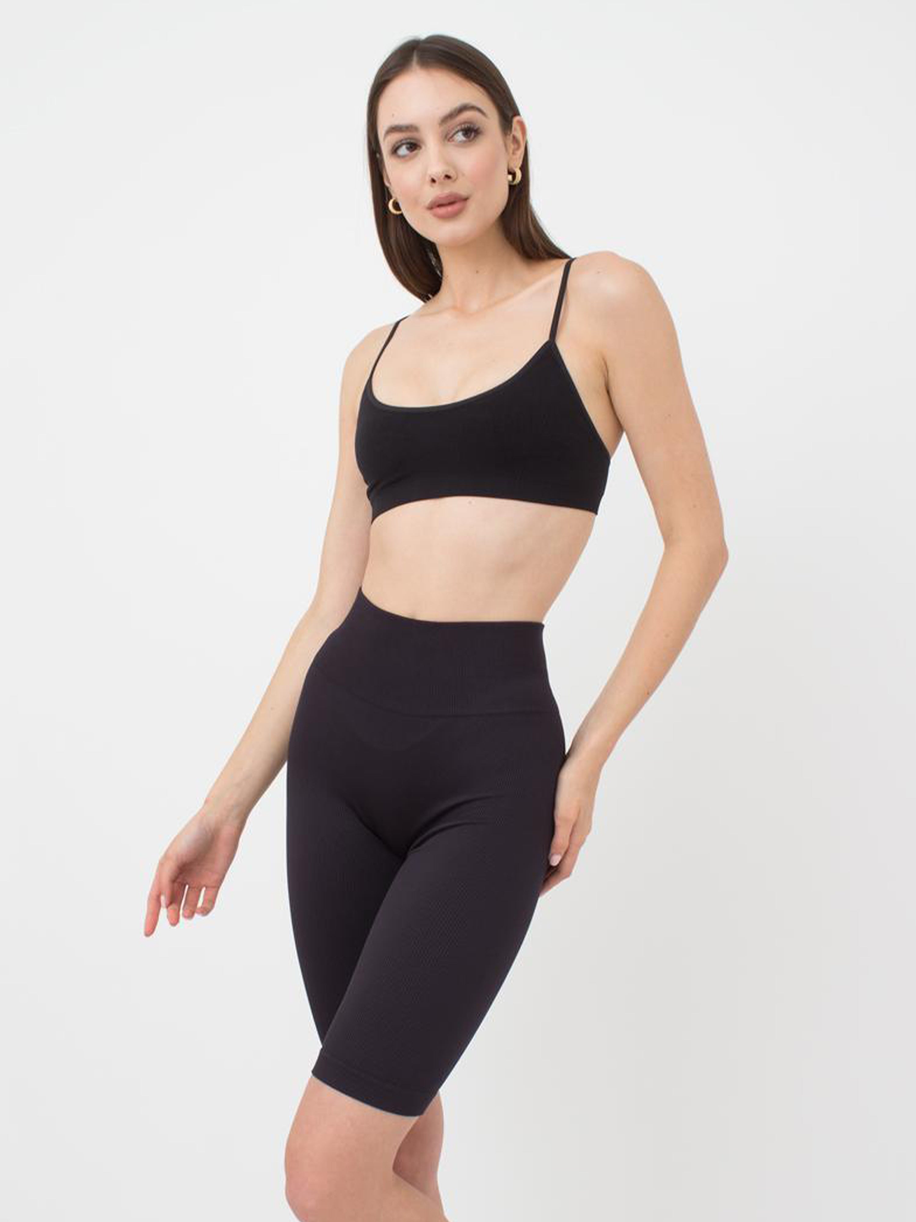 Seamless Ribbed Above Knee Bike Shorts in Black