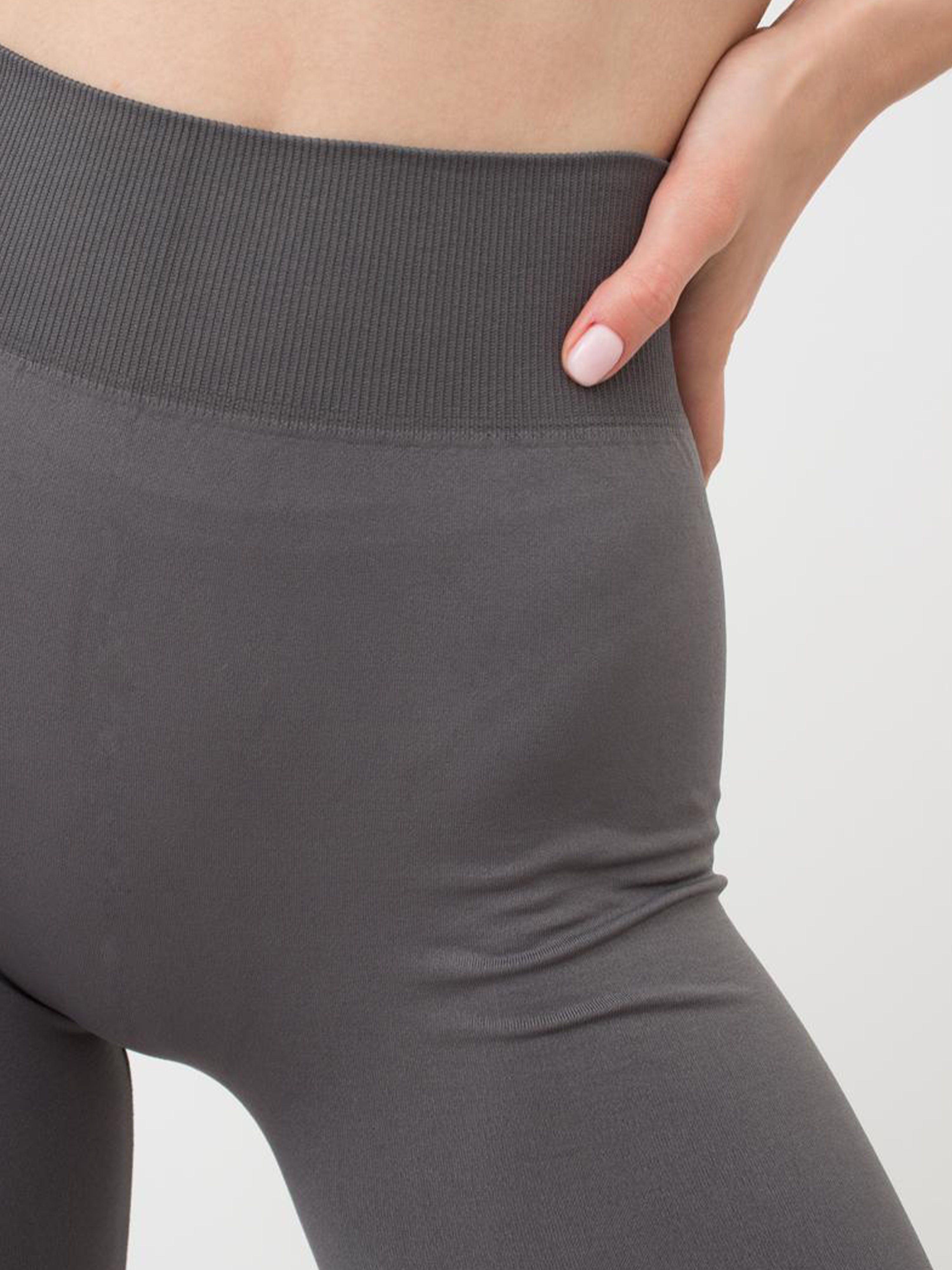 Seamless Above Knee Bike Shorts in Dark Gray