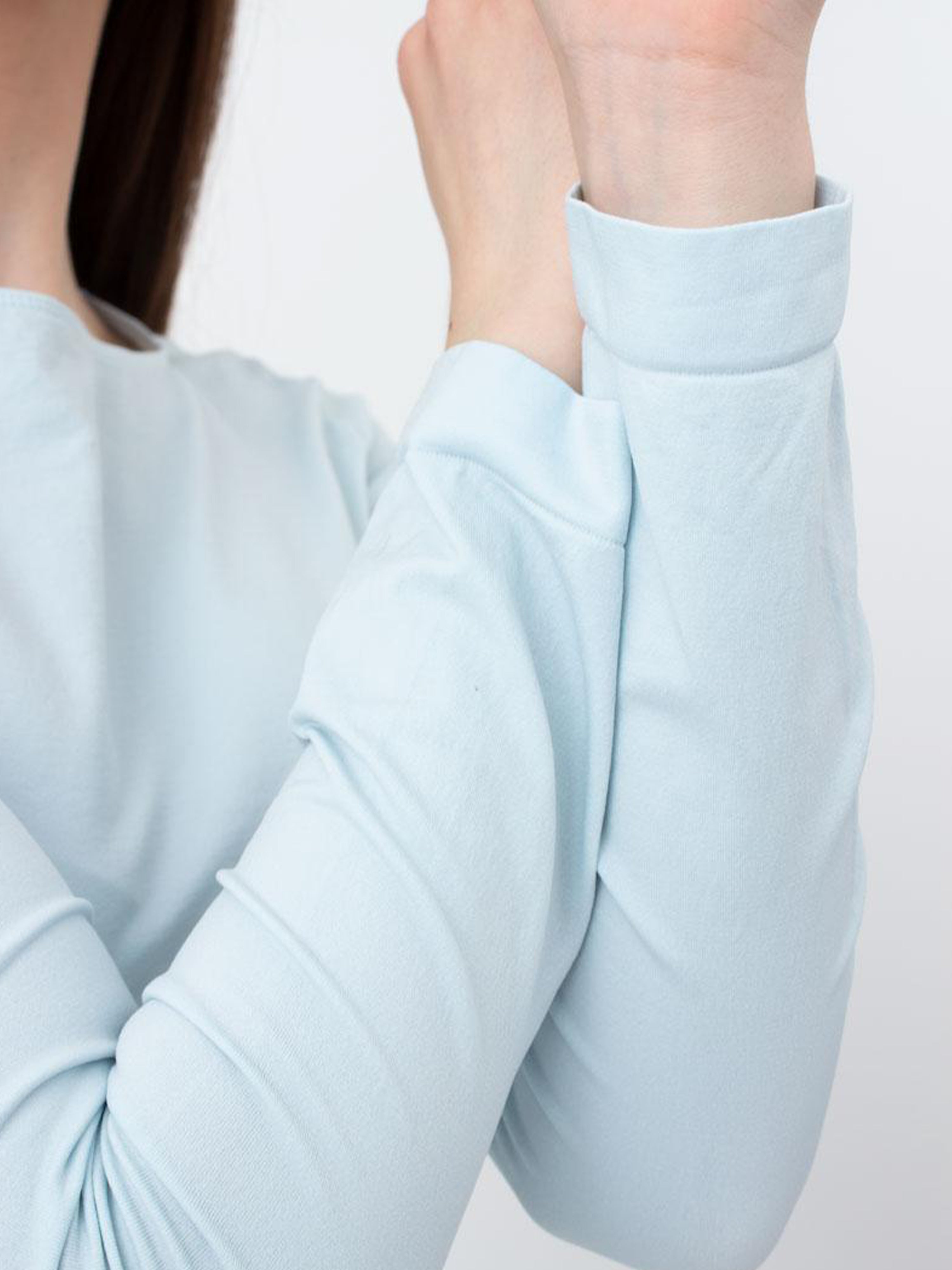 Seamless Cropped Long Sleeve Top in Icy Blue