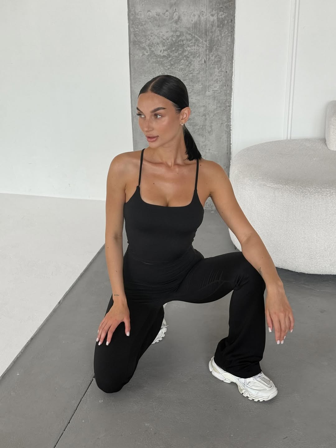 Diva Strappy Built-In Bra Tank in Black