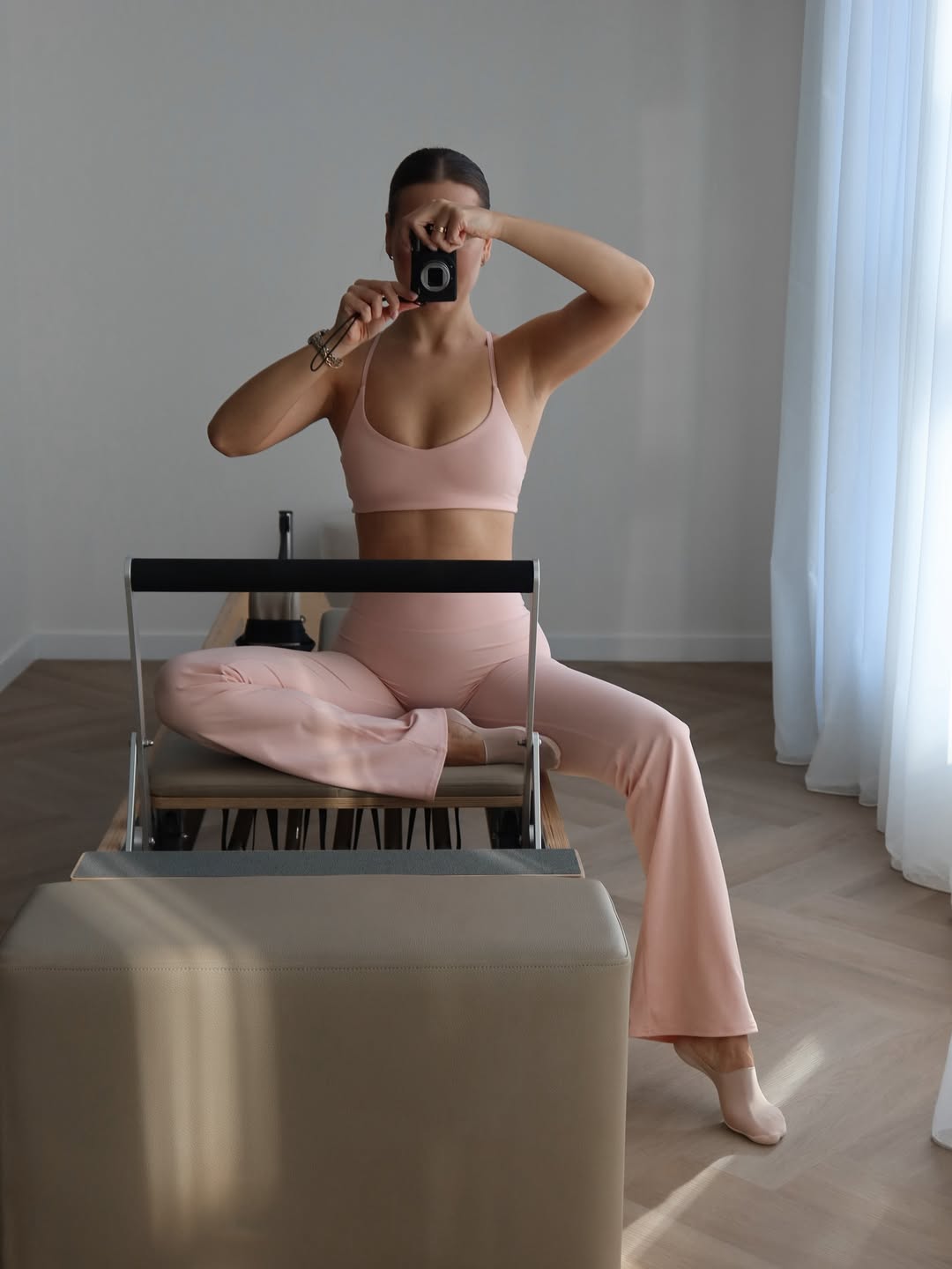 Candy Minimalist V-Neck Sports Bra in Light Peach
