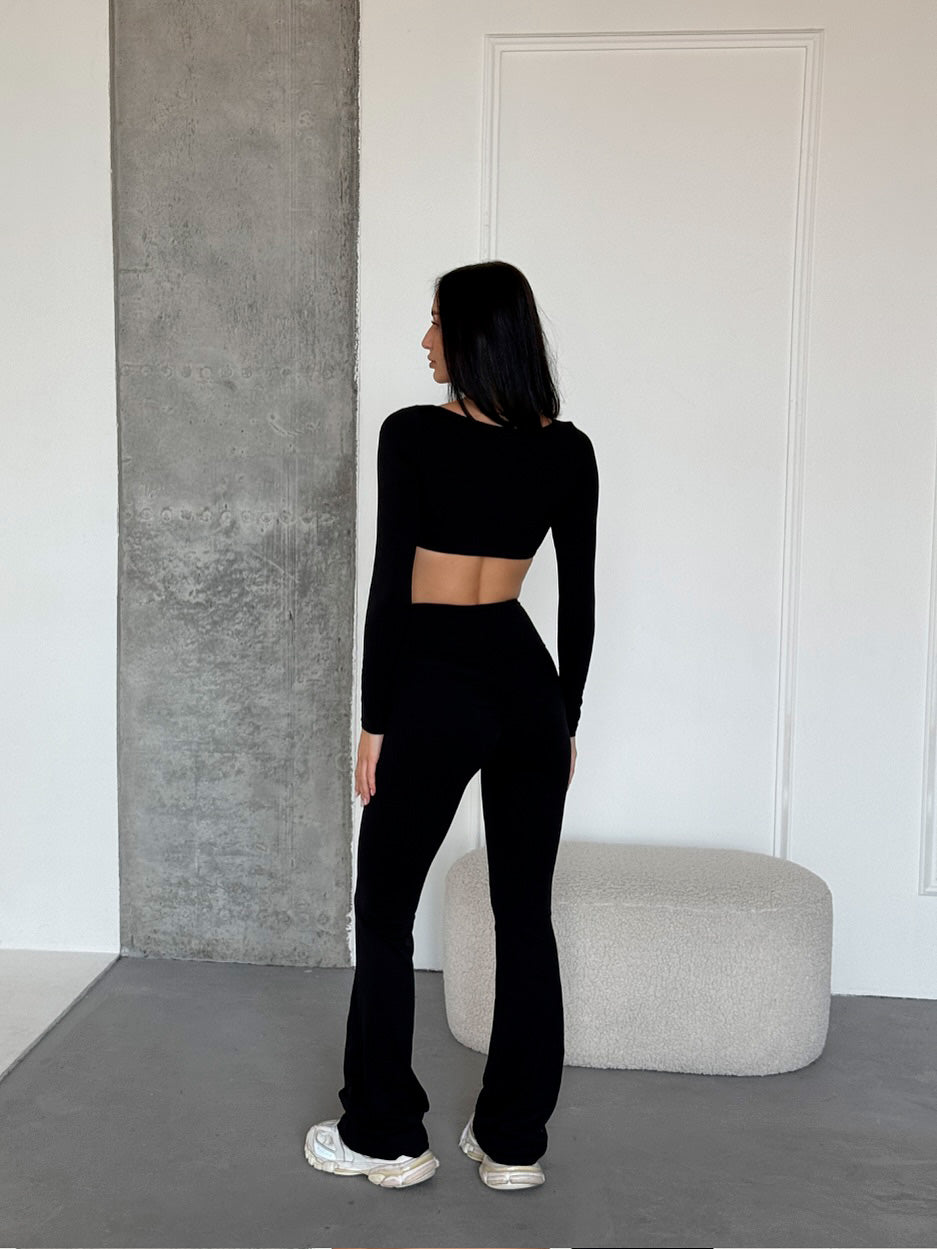 Diva High-Waist Scrunch Flared Leggings in Black