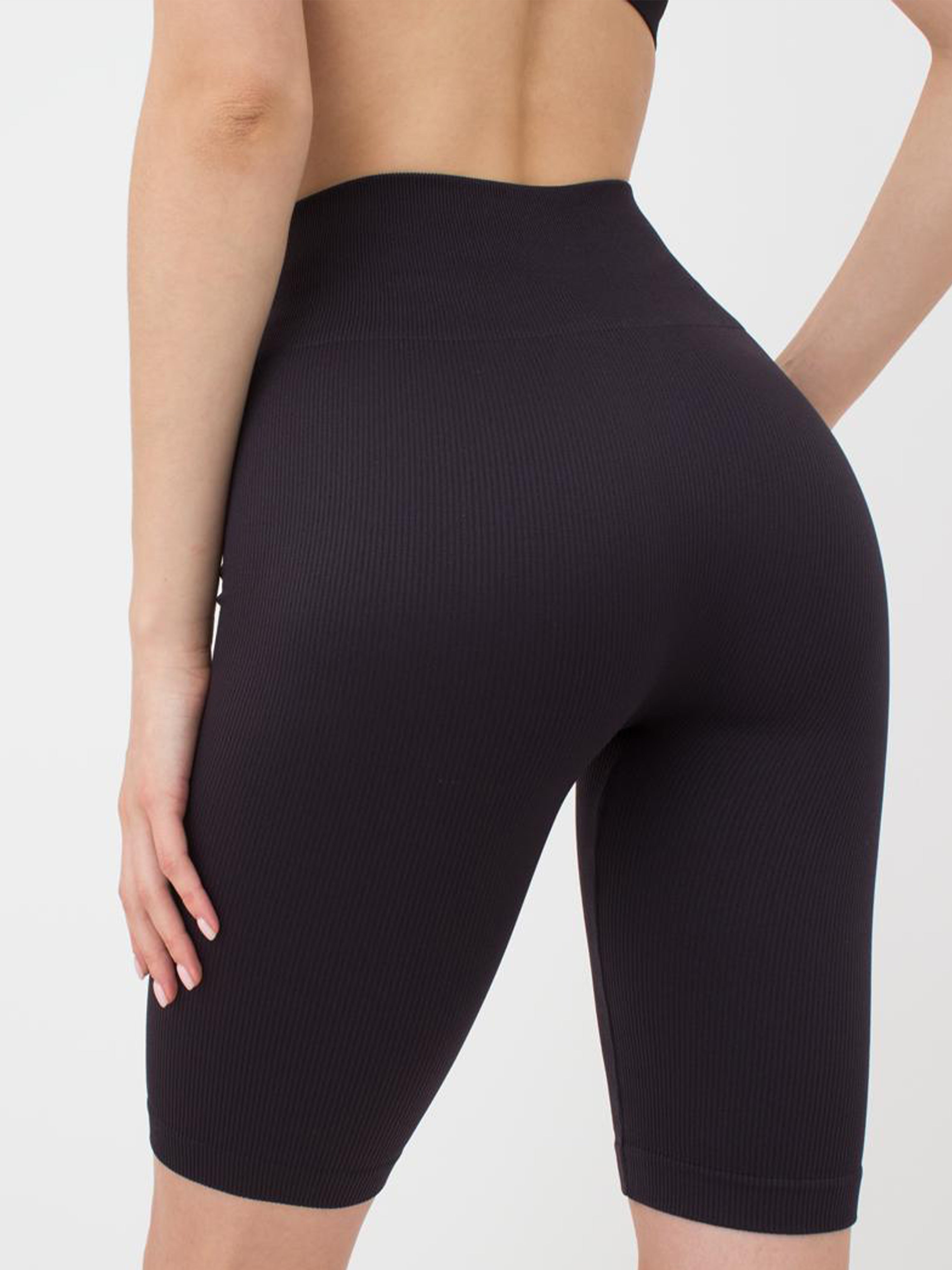 Seamless Ribbed Above Knee Bike Shorts in Black