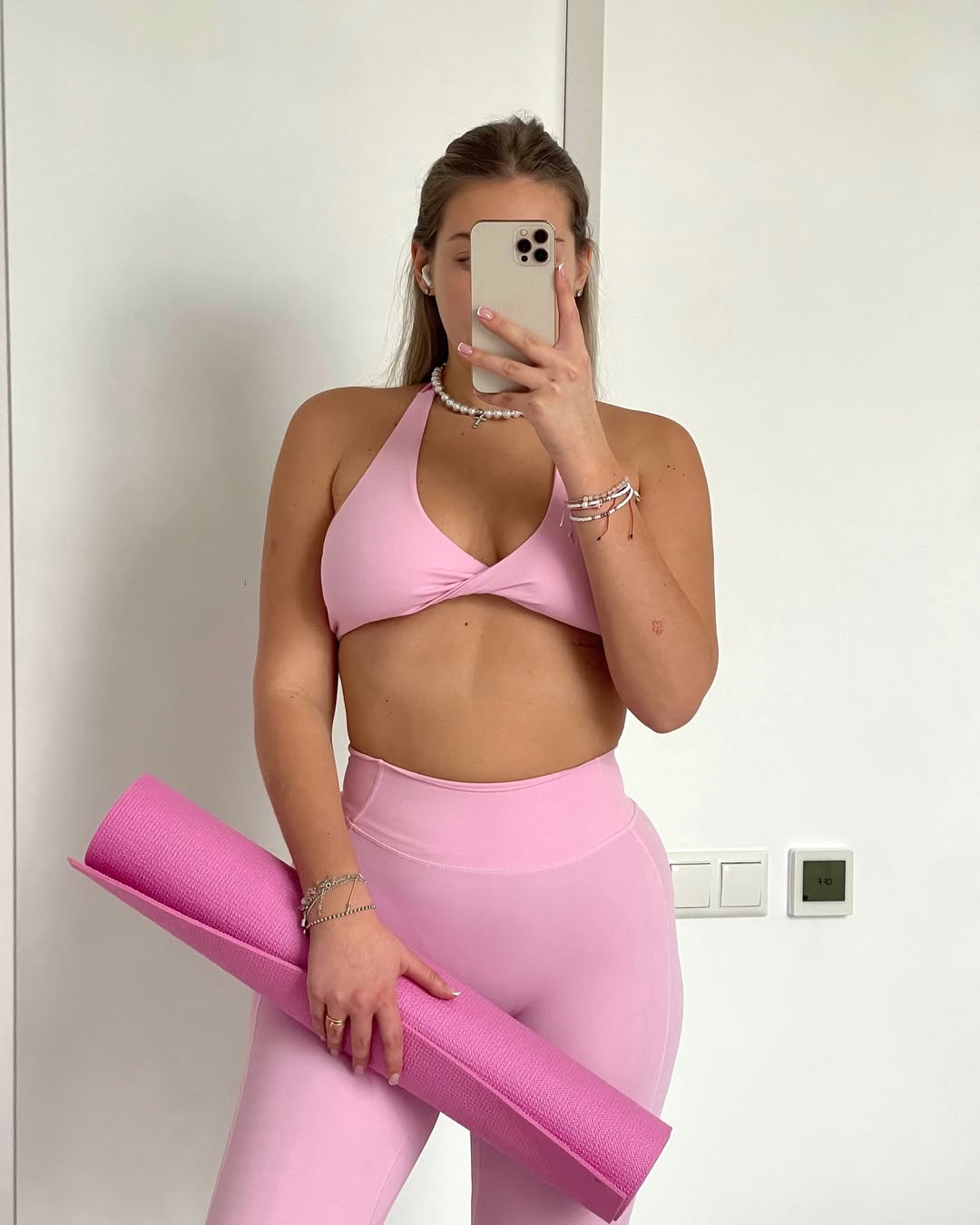 Pantera Halter Top & High-Waist Basic Leggings in Baby Pink
