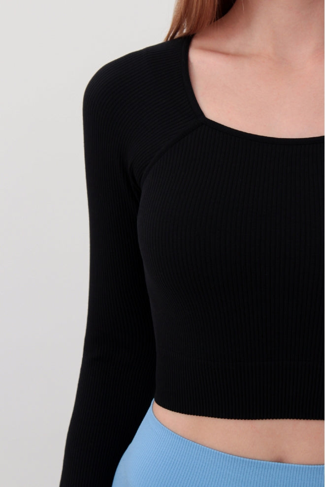 Seamless Ribbed Raglan Long Sleeve Crop Top in Black