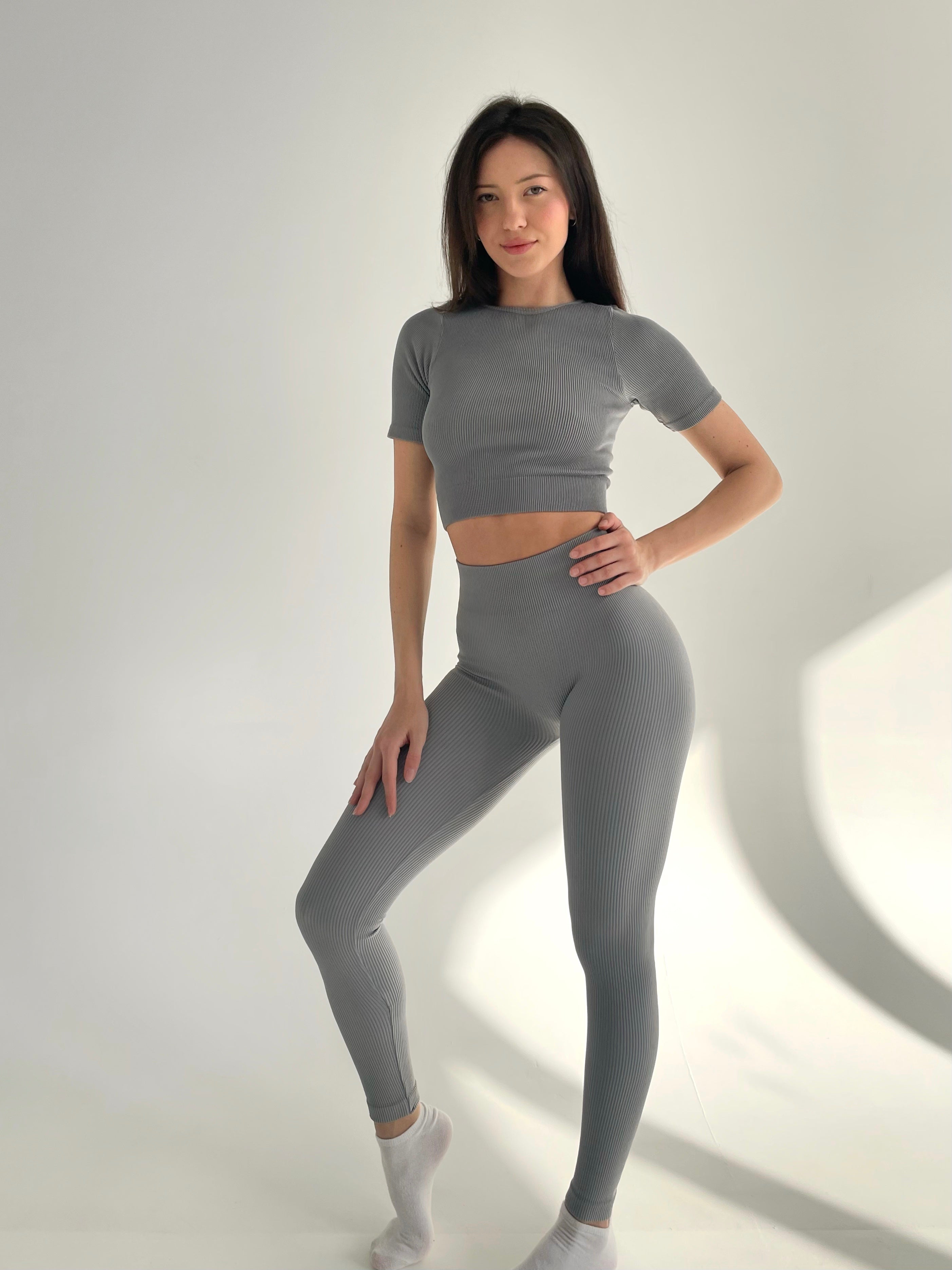 Seamless Ribbed Leggings in Gray