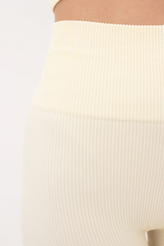 Seamless Ribbed Scrunch Leggings in Vanilla