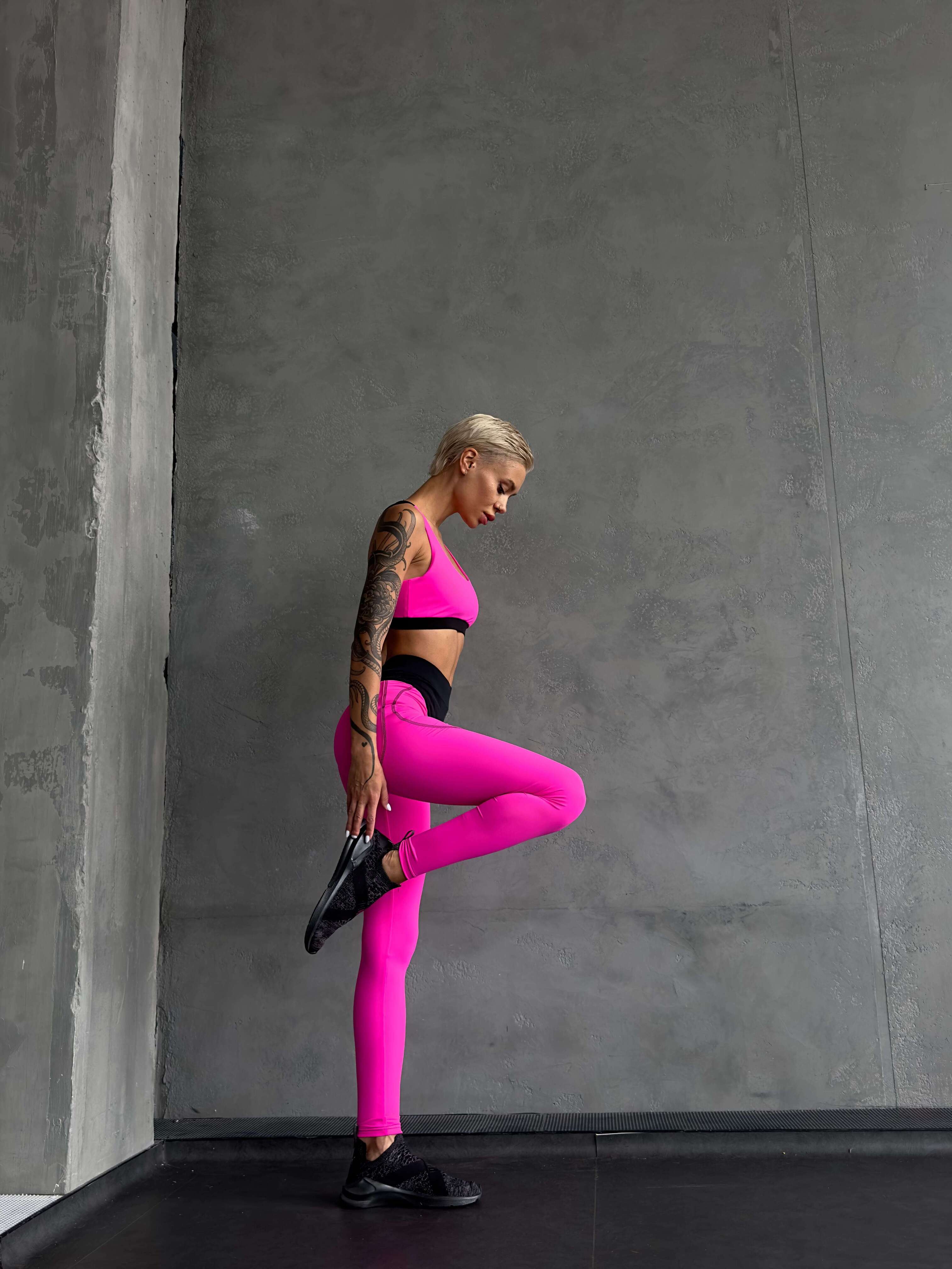 GalaxyX Push Up Contrast Contour Seam Leggings in Neon Pink