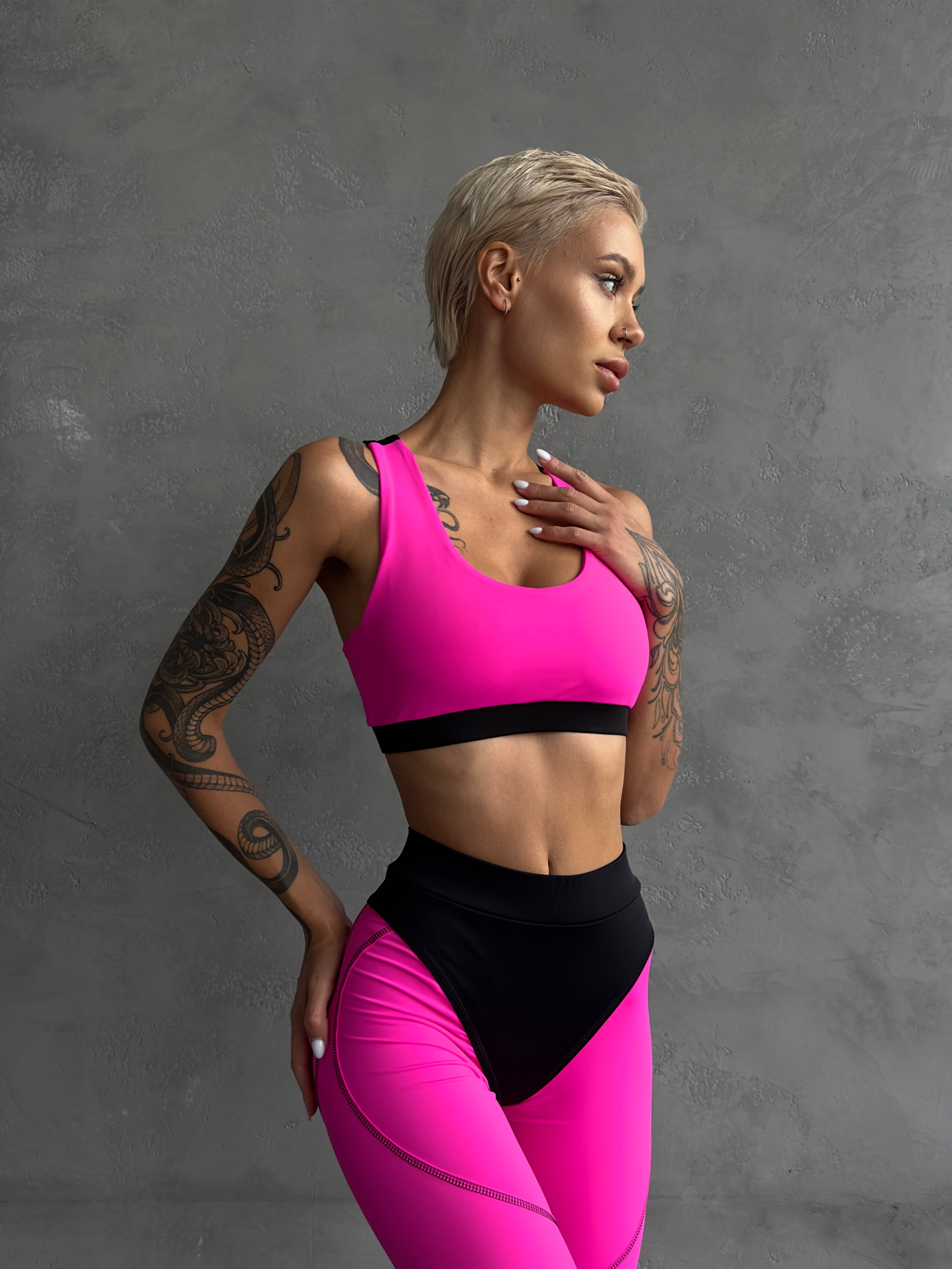 GalaxyX Push Up Contrast Contour Seam Leggings in Neon Pink