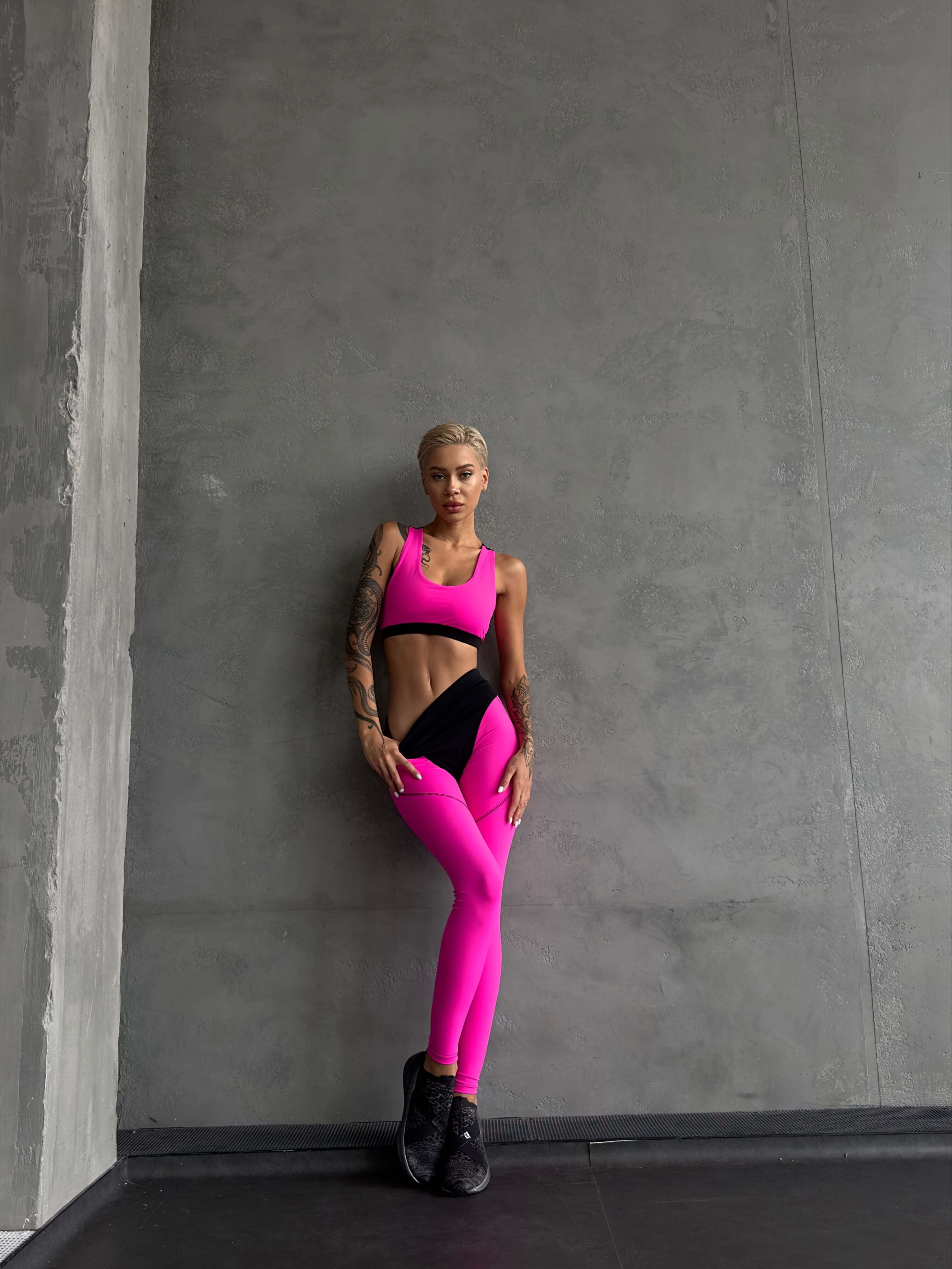 GalaxyX Push Up Contrast Contour Seam Leggings in Neon Pink