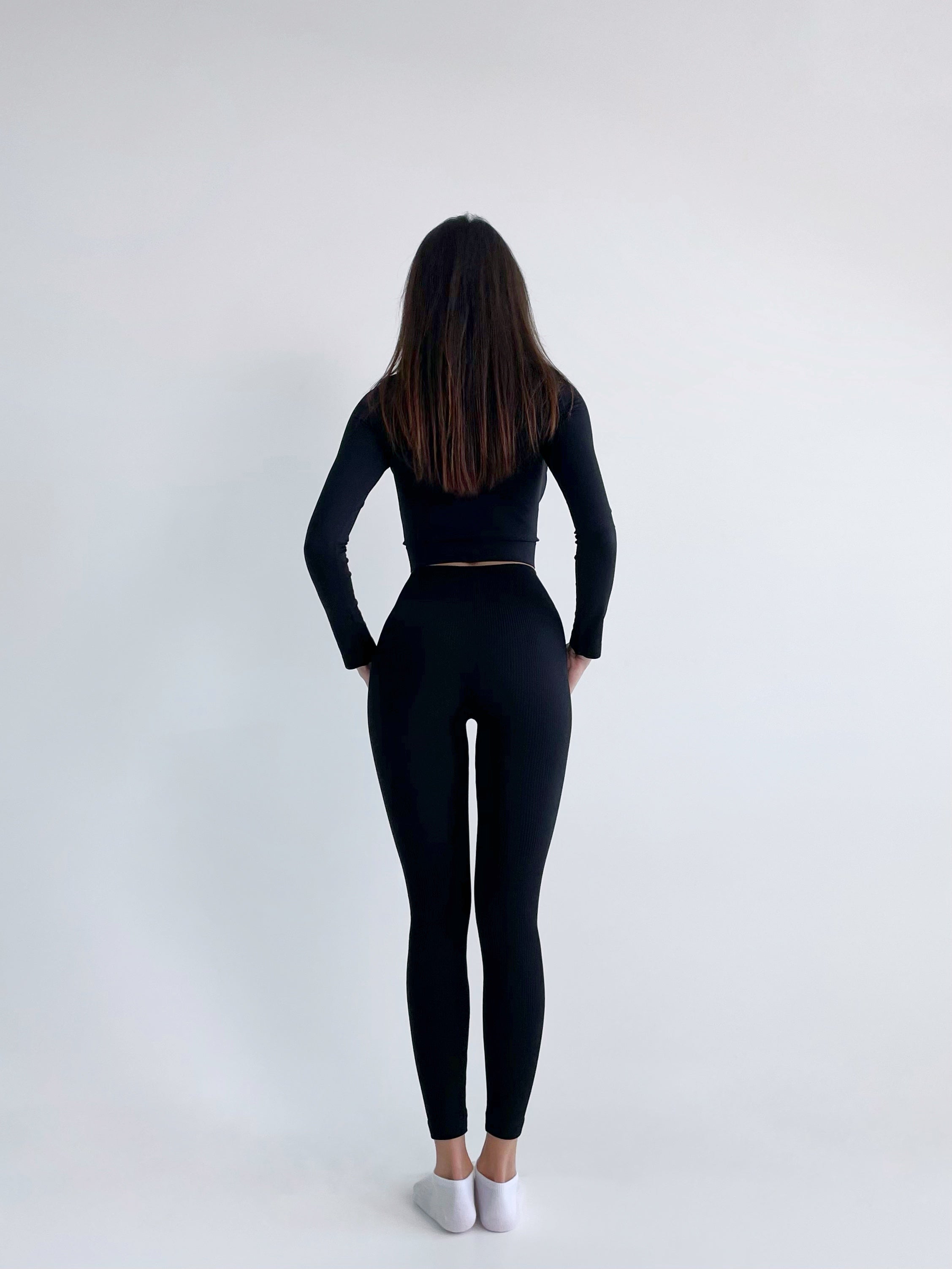 Seamless Cropped Long Sleeve Top in Black